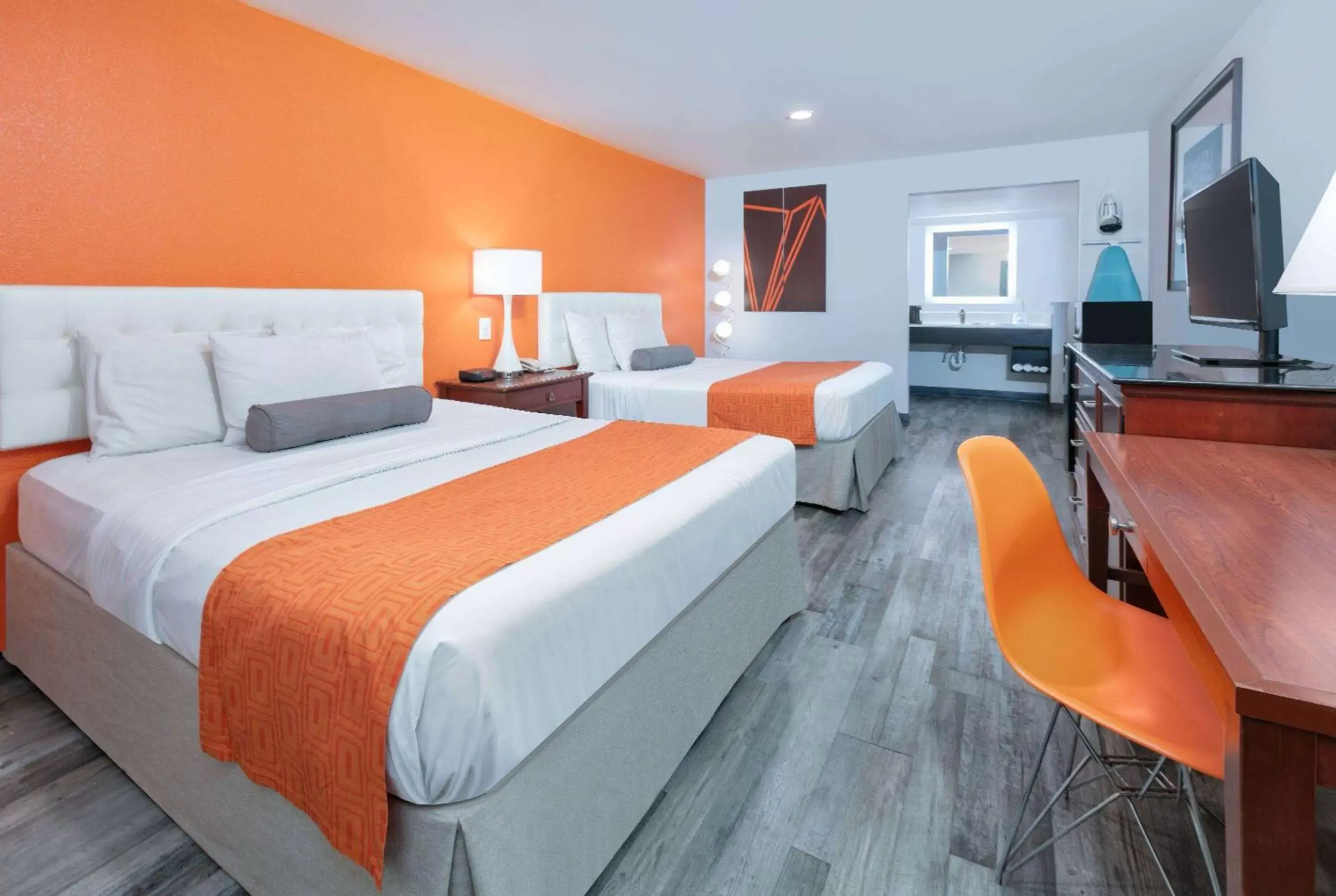 Queen Room with Two Queen Beds - Smoking in Howard Johnson by Wyndham San Marcos Queen Room with Two Queen Beds - Smoking in Howard Johnson by Wyndham San Marcos