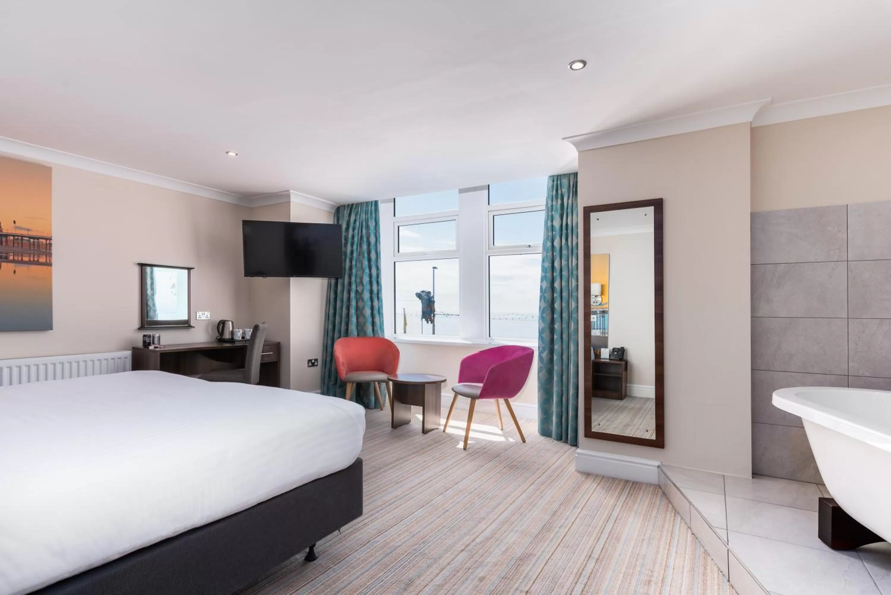 Photo of the whole room, Bed in Best Western Carlton Hotel