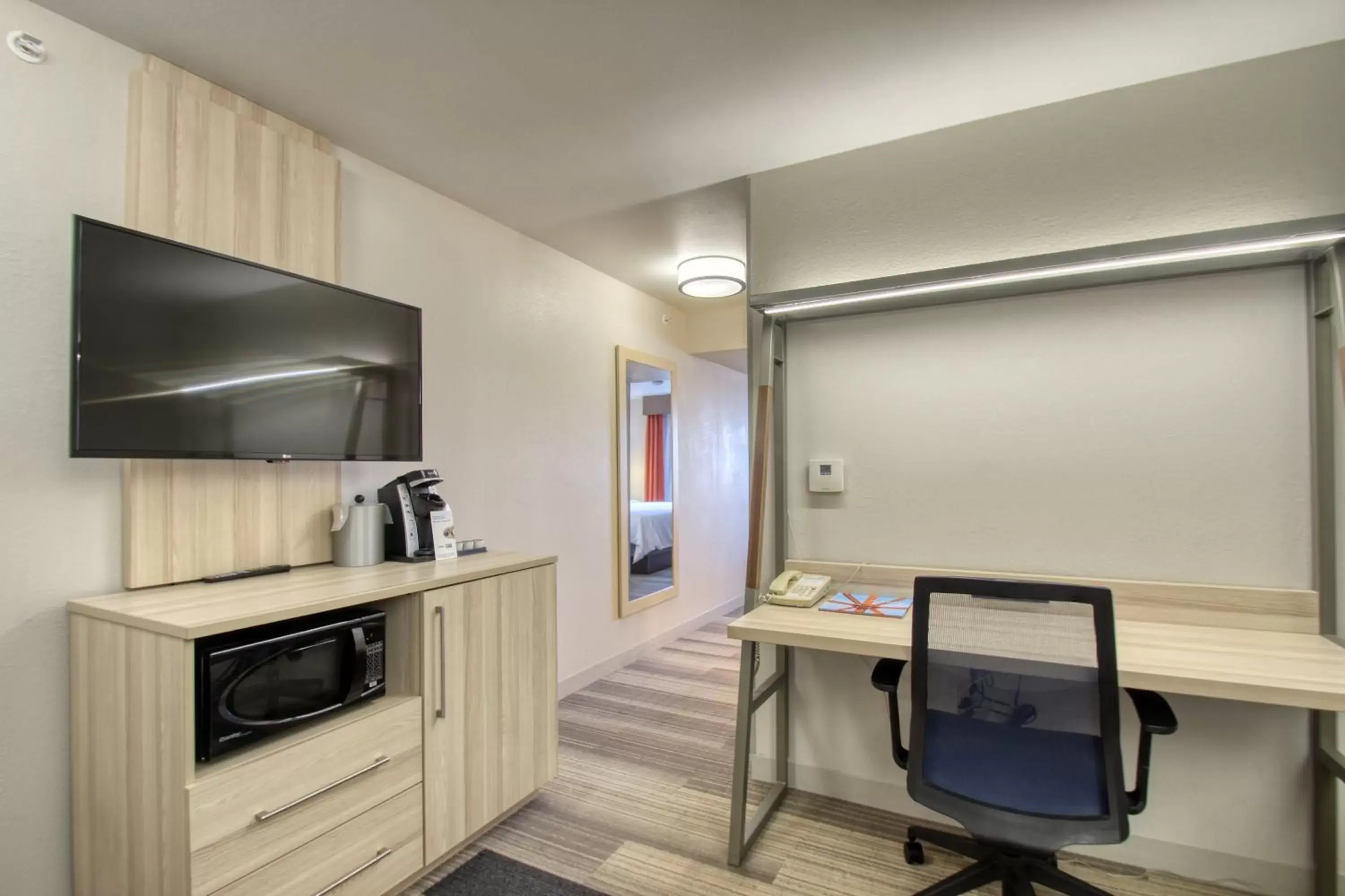 Executive King Suite in Holiday Inn Express Hotel & Suites Milwaukee Airport, an IHG Hotel Executive King Suite in Holiday Inn Express Hotel & Suites Milwaukee Airport, an IHG Hotel