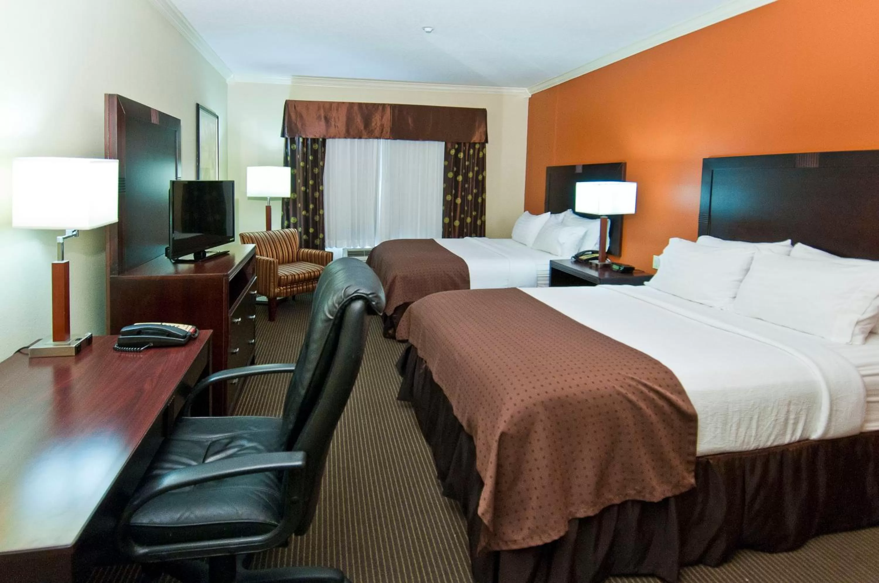 Queen Room with Two Queen Beds in Wyndham Lake Charles