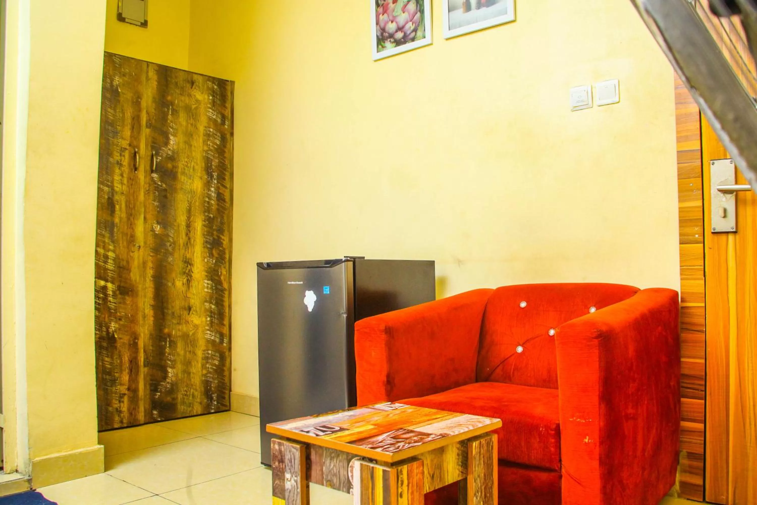 Seating Area in ONTARIO SUITES