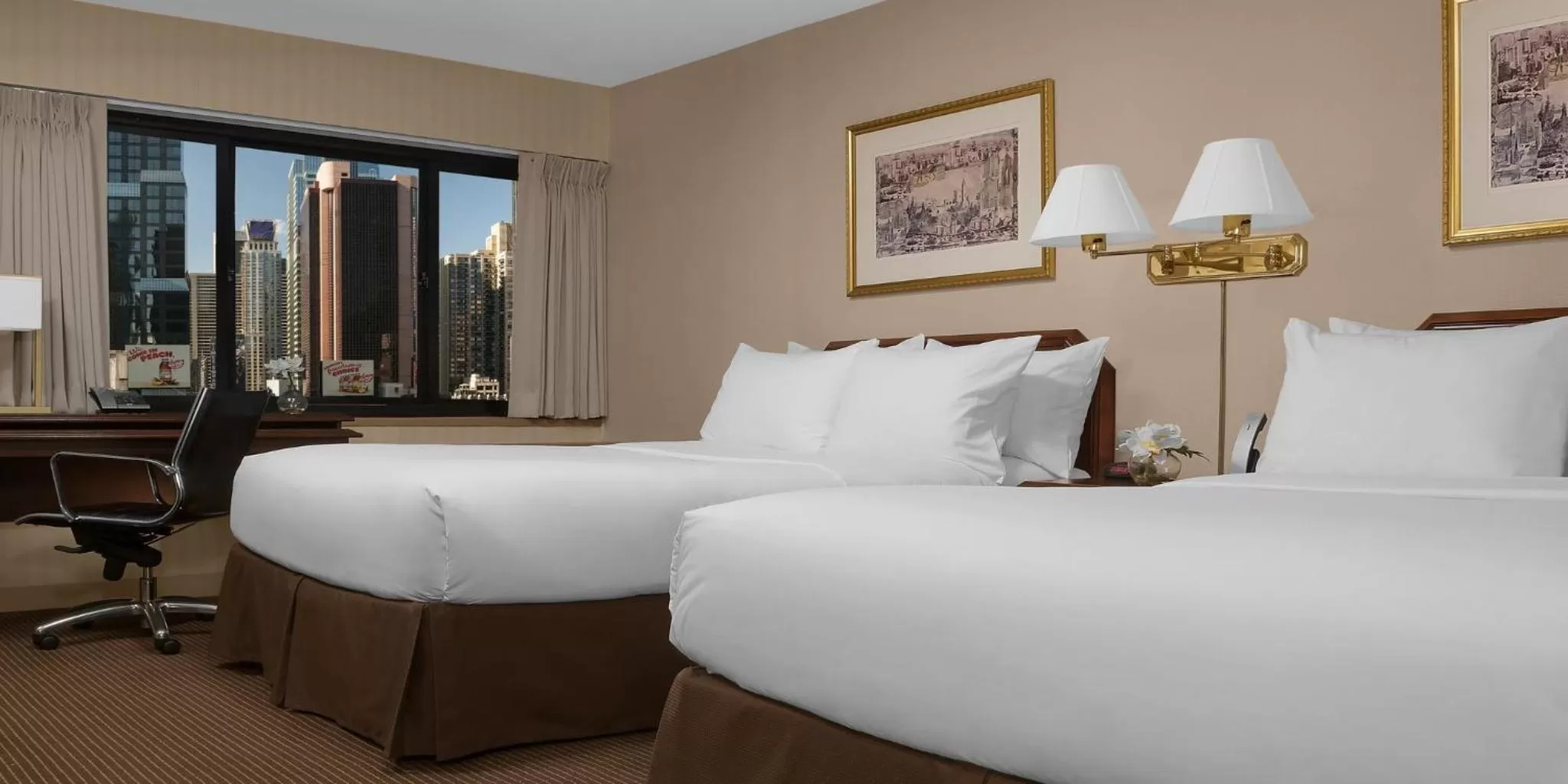 Photo of the whole room, Bed in The Manhattan at Times Square