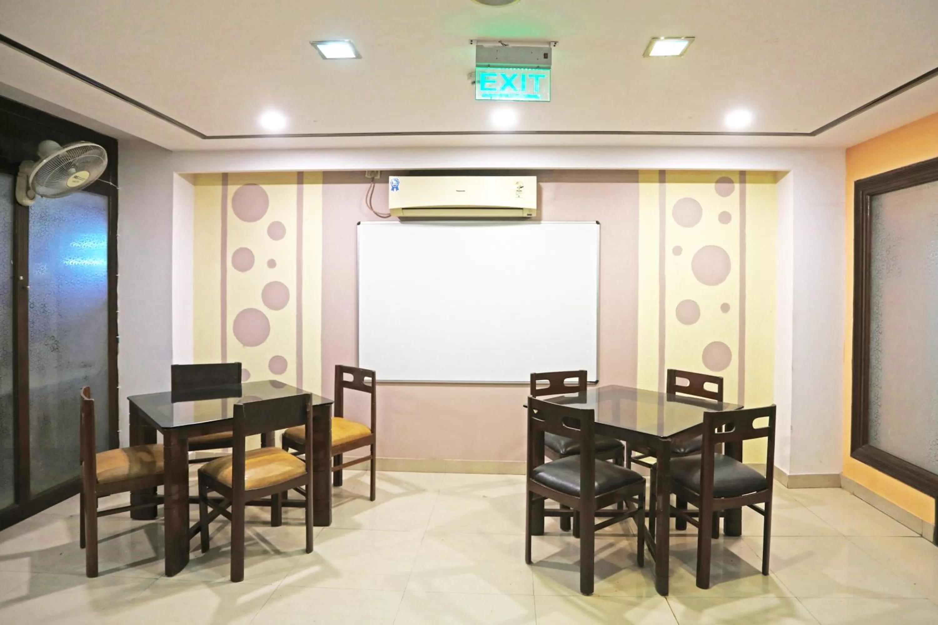 Breakfast in Hotel Tashkent Palace - Walk in from New Delhi Station & Metro Station