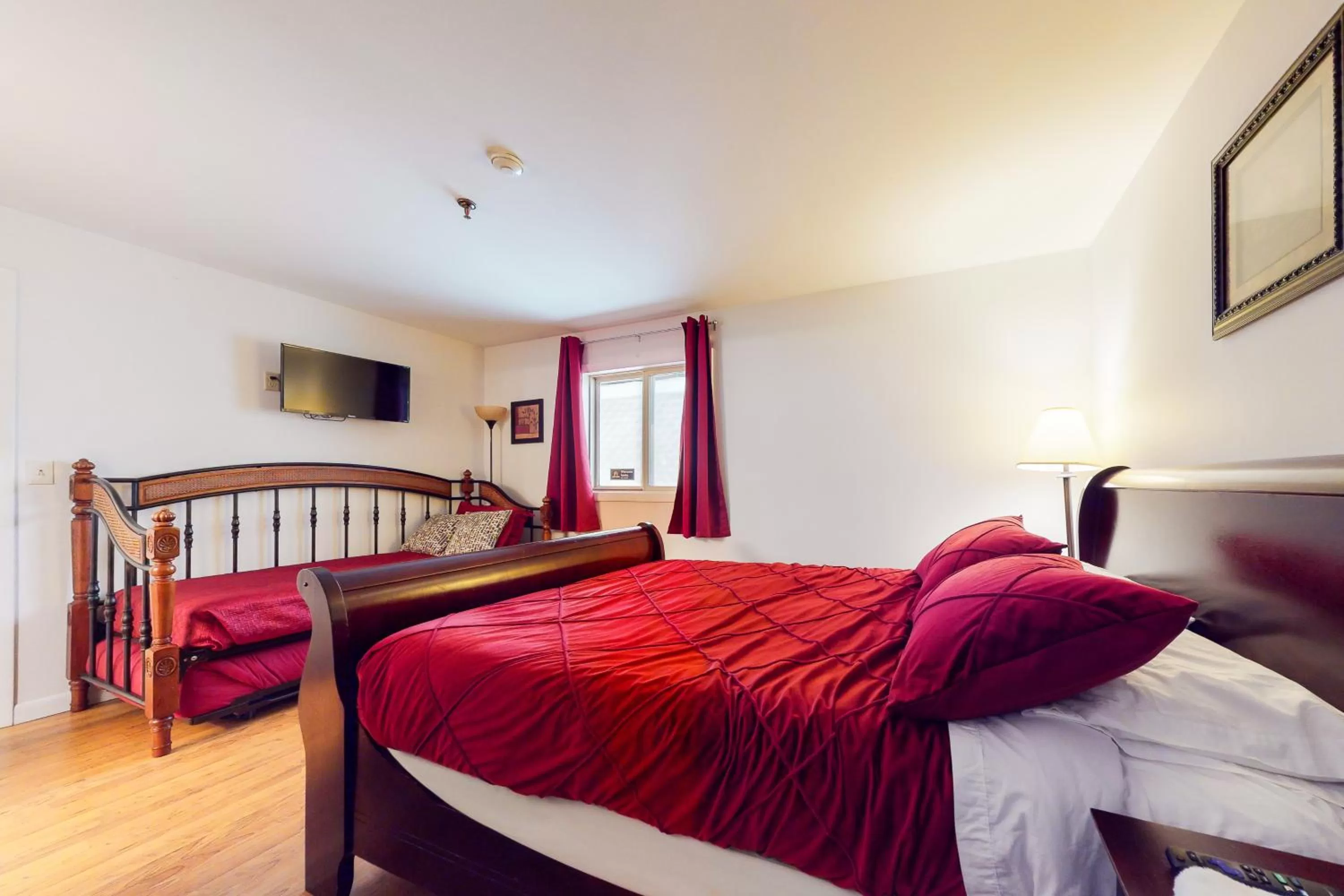 Bed in Lake Winnipesaukee Retreat