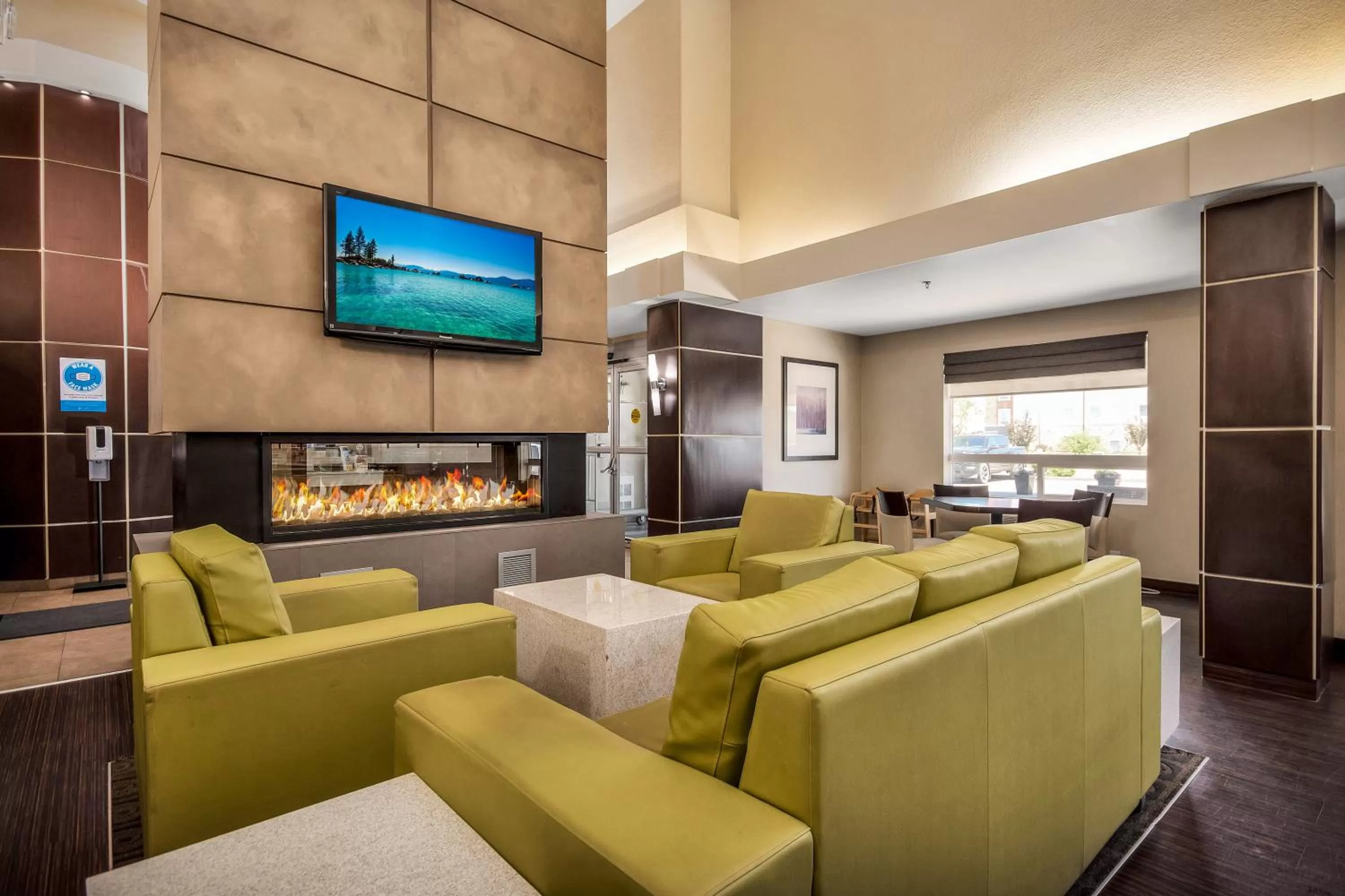 Seating area in Home Inn & Suites Regina East