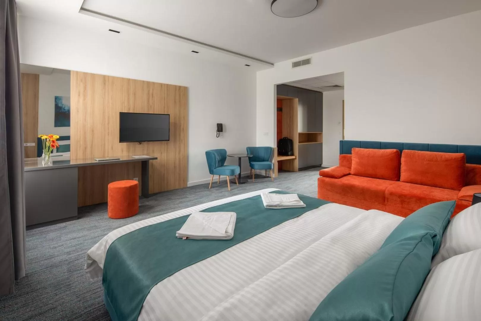 Photo of the whole room, Bed in Sziget Hotel