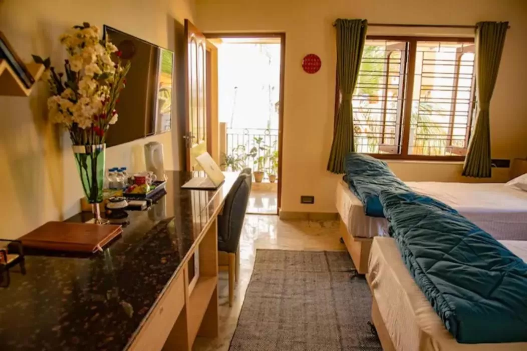 Photo of the whole room, Bed in J's Nest