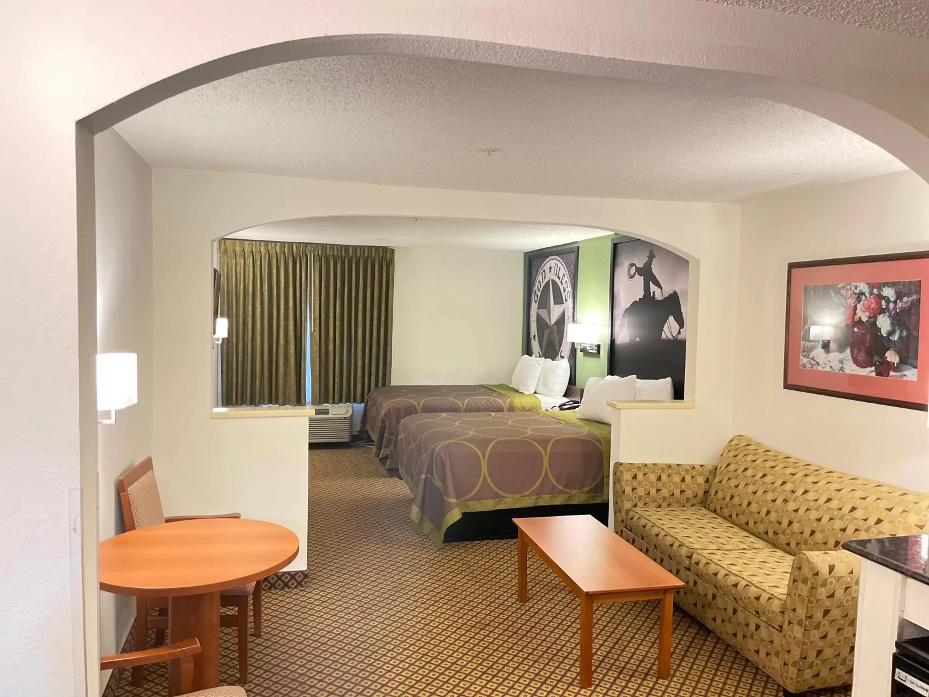 Photo of the whole room, Bed in Super 8 by Wyndham Fort Worth Downtown South