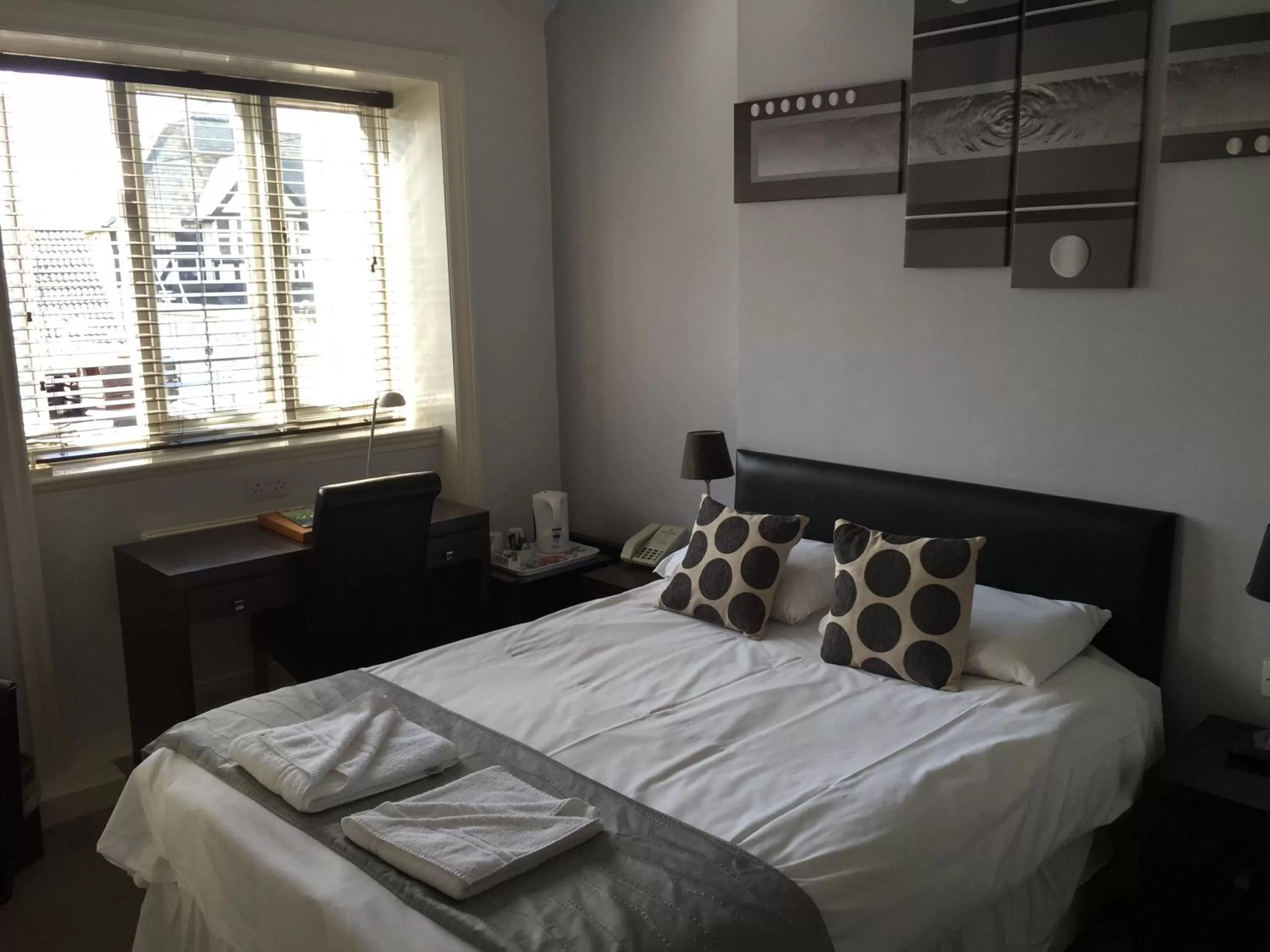 Bedroom, Bed in Maes Manor Country Hotel