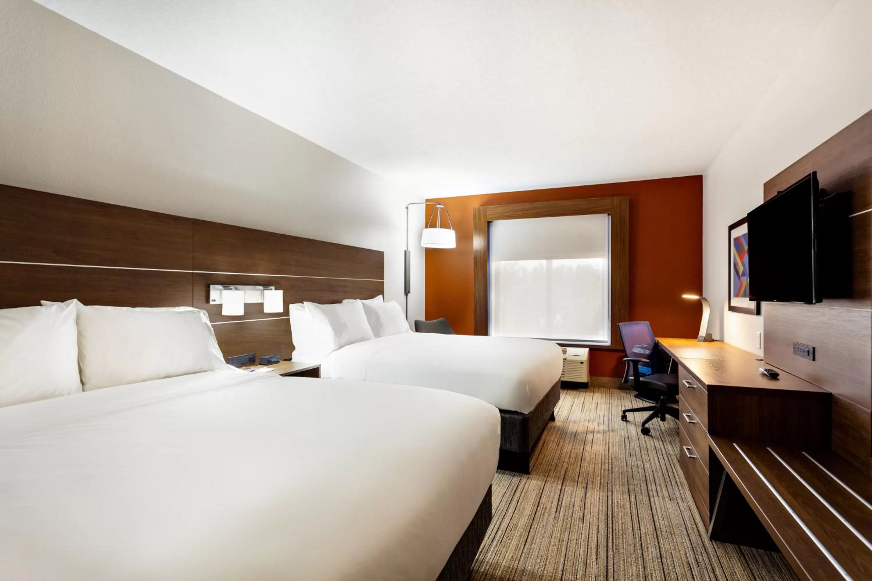 Photo of the whole room, Bed in Holiday Inn Express Hotel & Suites Inverness by IHG