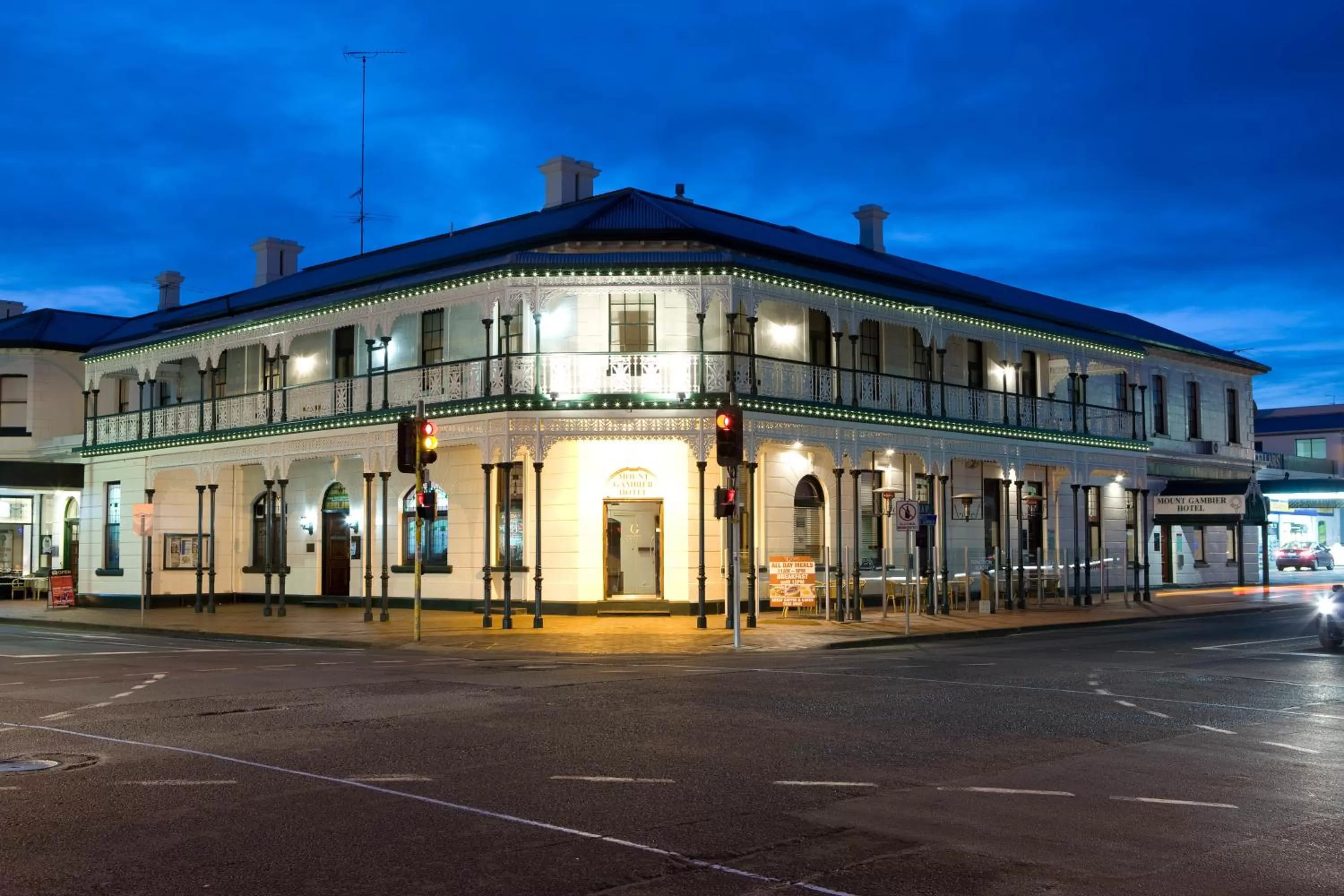 Facade/entrance in Mount Gambier Hotel