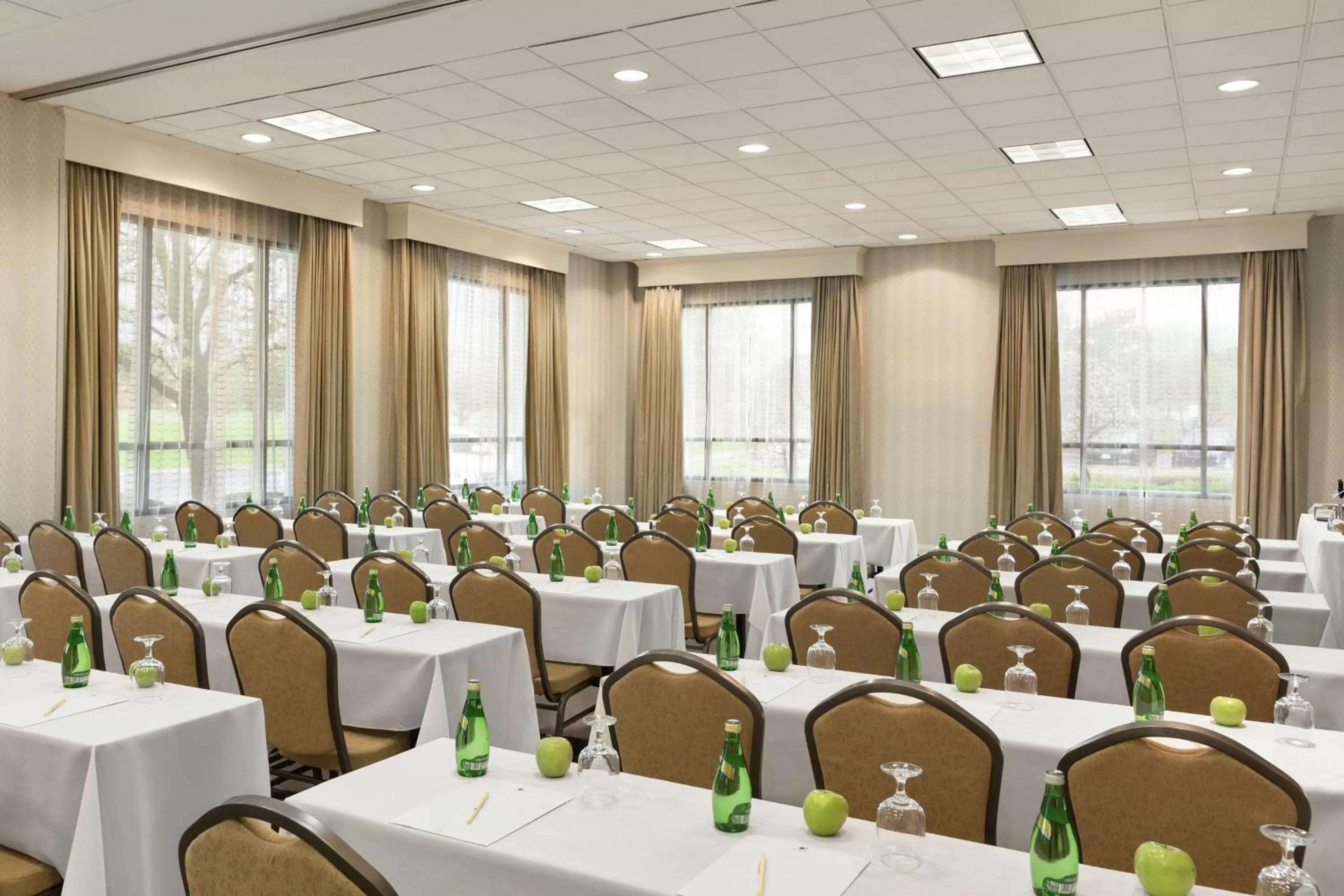 Meeting/conference room in DoubleTree by Hilton Hotel Detroit Novi