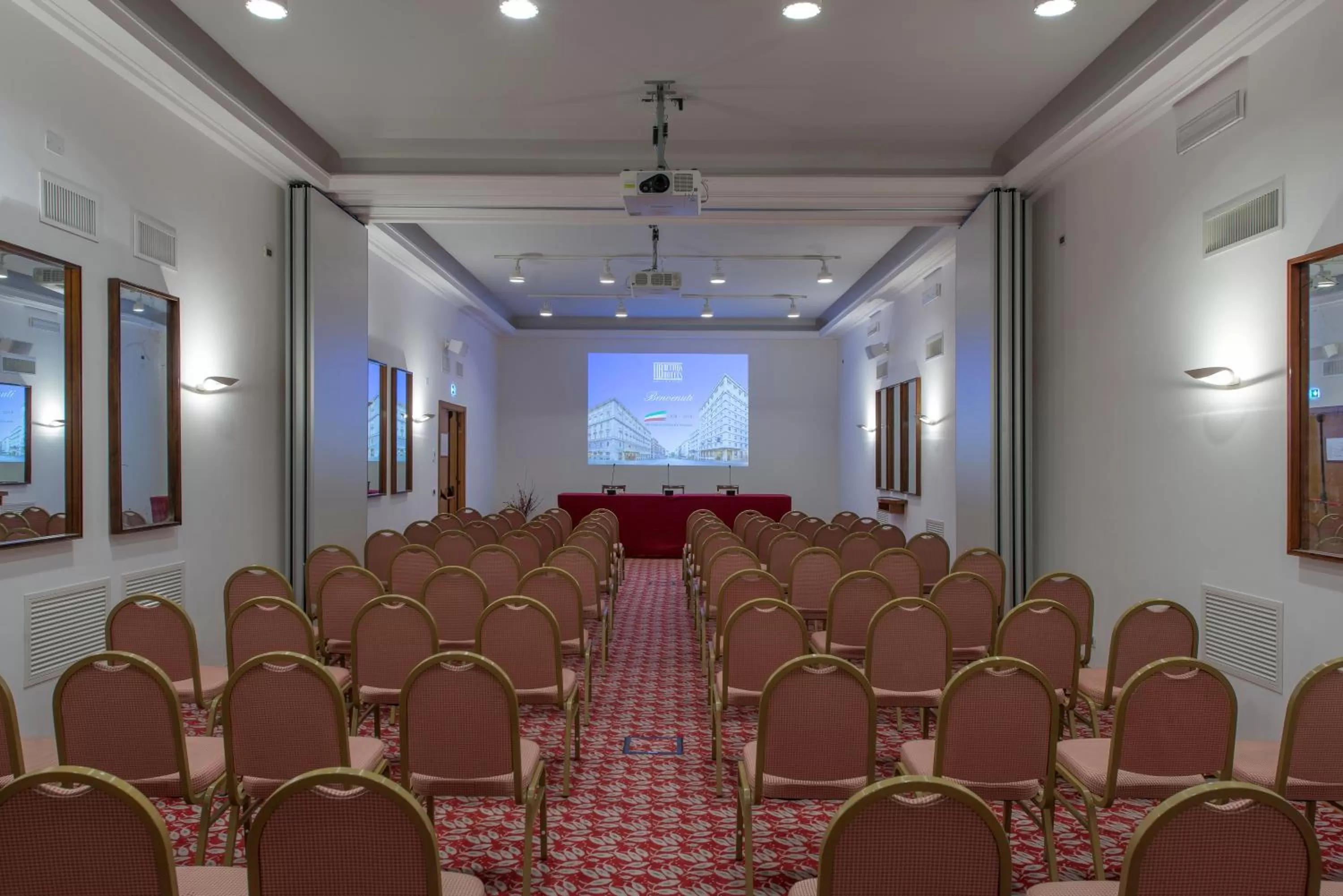 Business facilities in Bettoja Hotel Mediterraneo