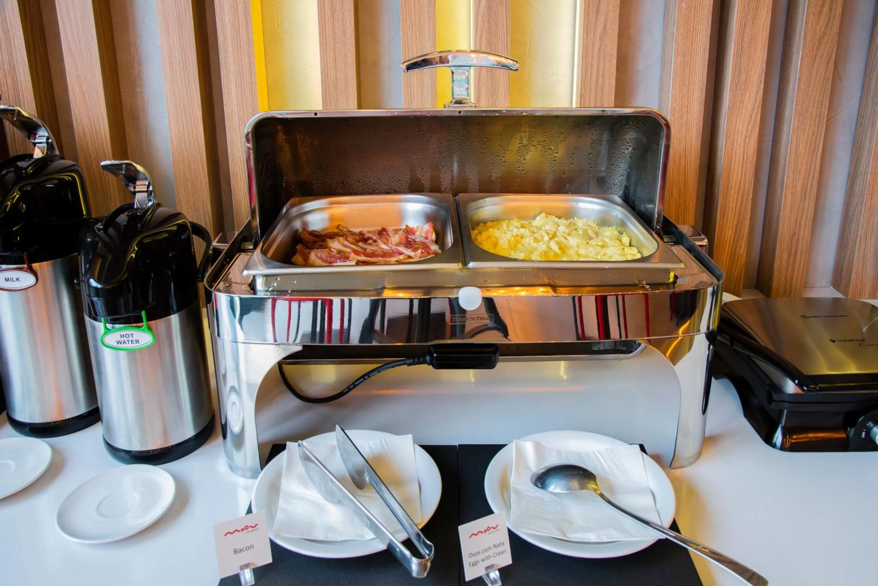 Buffet breakfast in Hotel Moov Curitiba