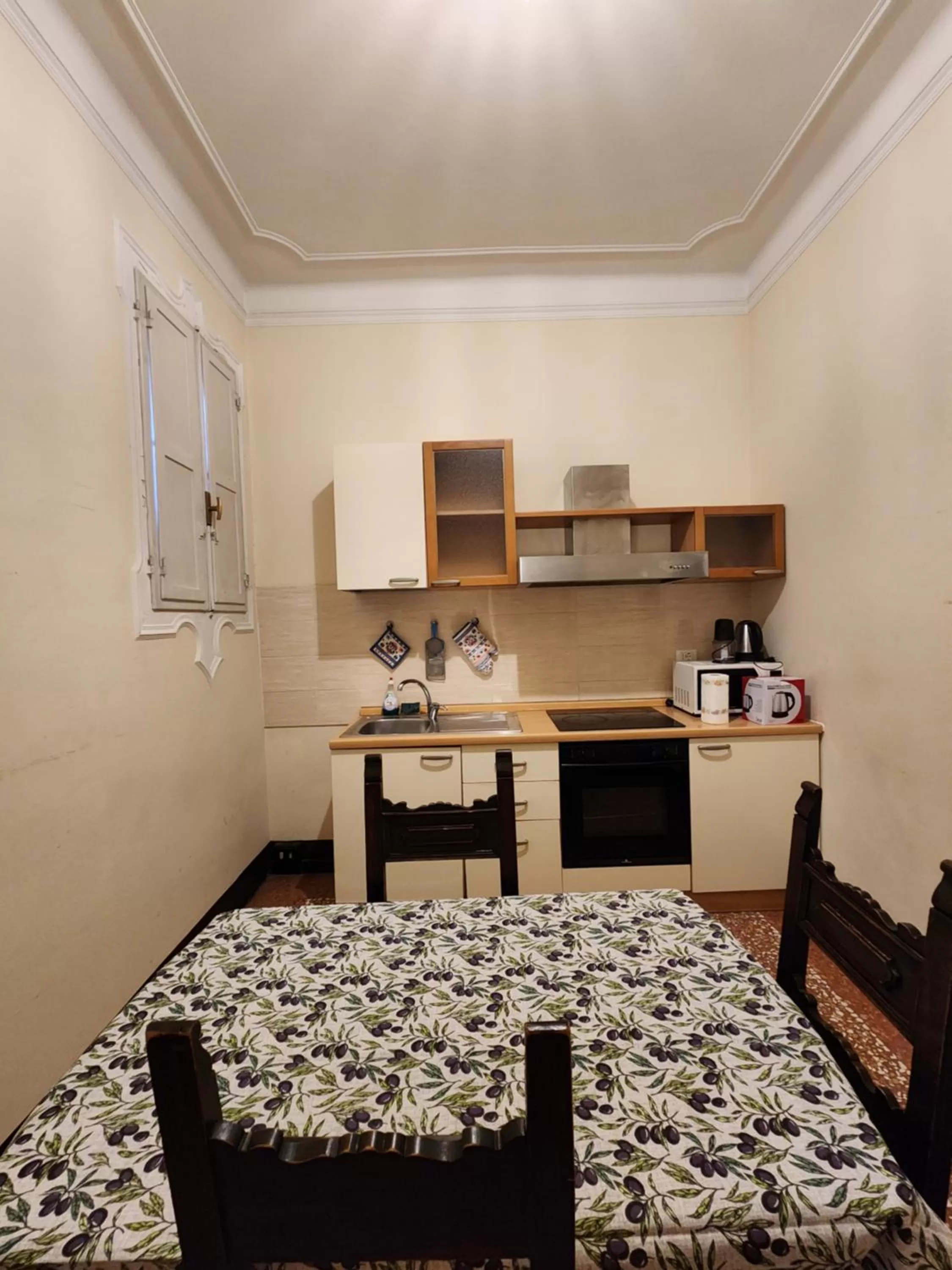 Dining area, Kitchen/Kitchenette in TATA HOMES