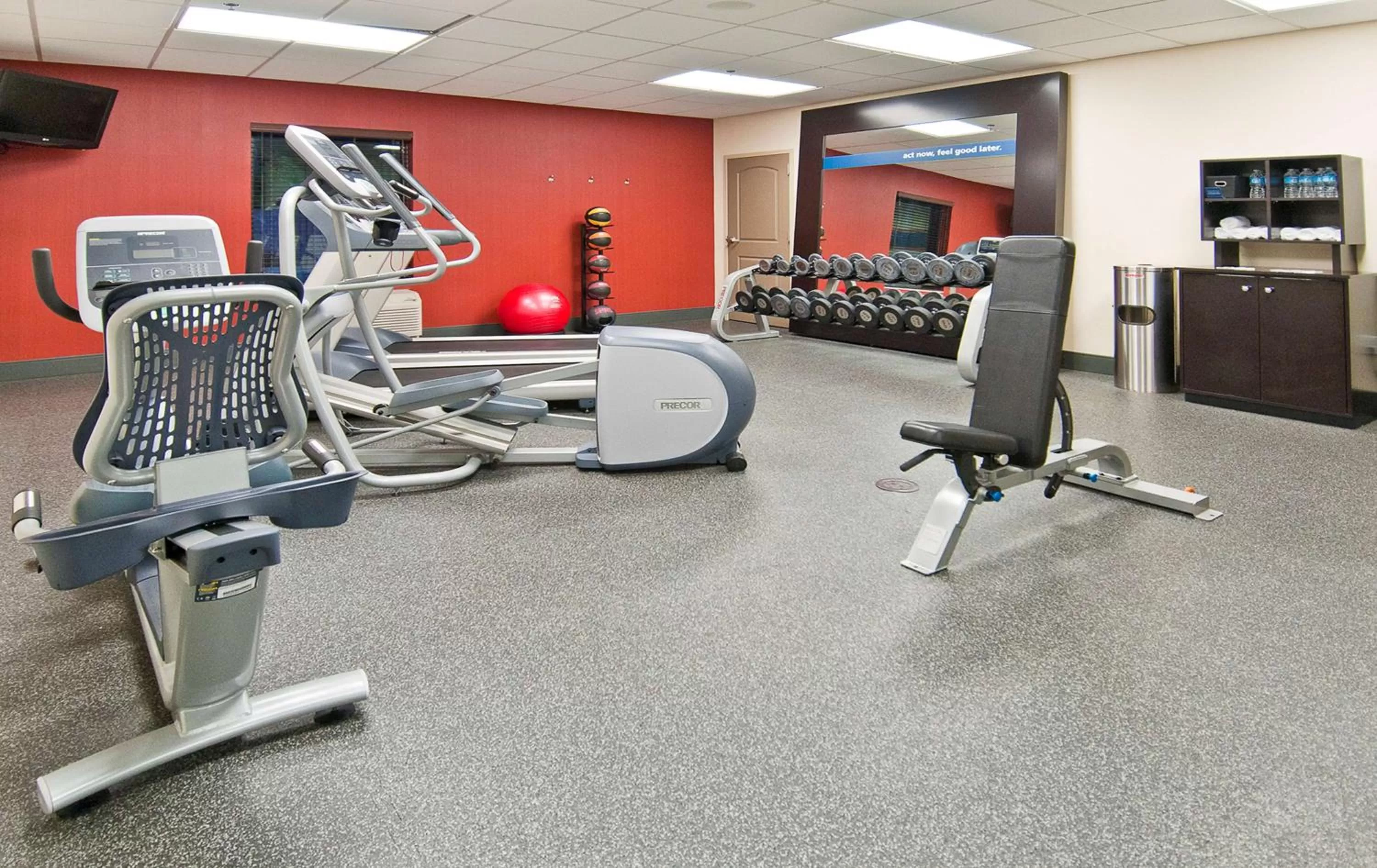 Fitness centre/facilities in Hampton Inn Maumelle