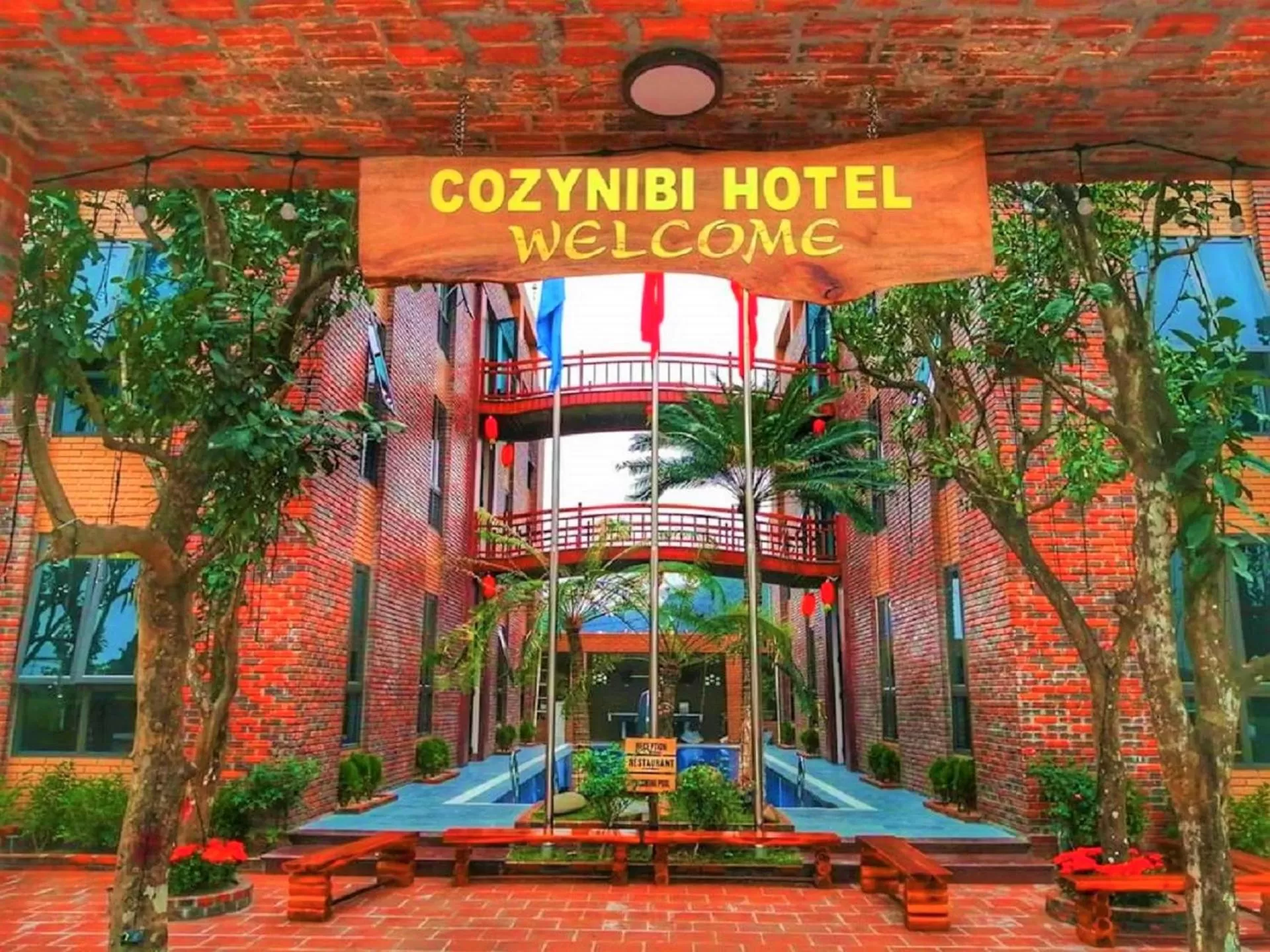 Facade/entrance in Cozynibi Hotel