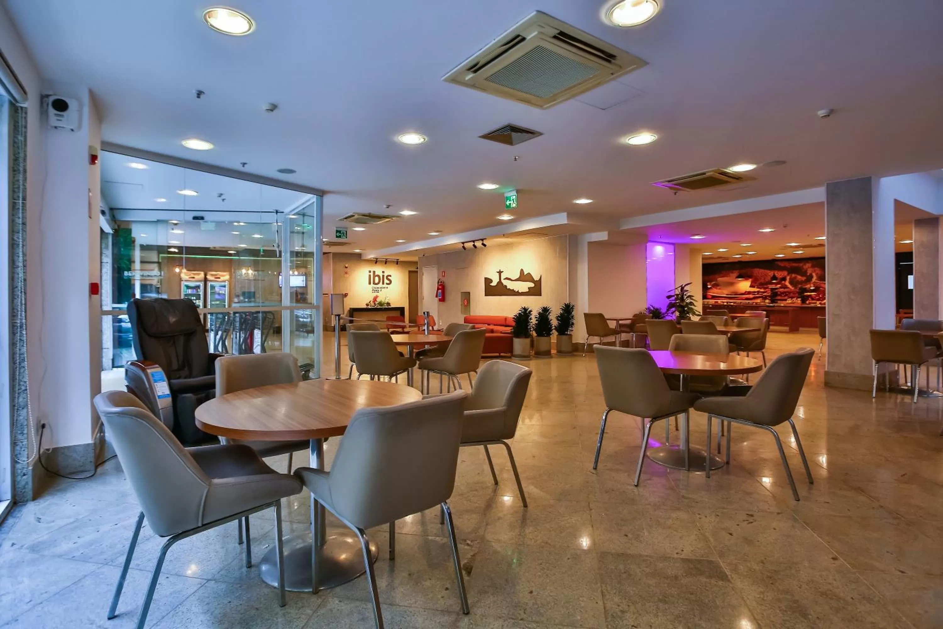 Restaurant/places to eat in ibis Copacabana Posto 2