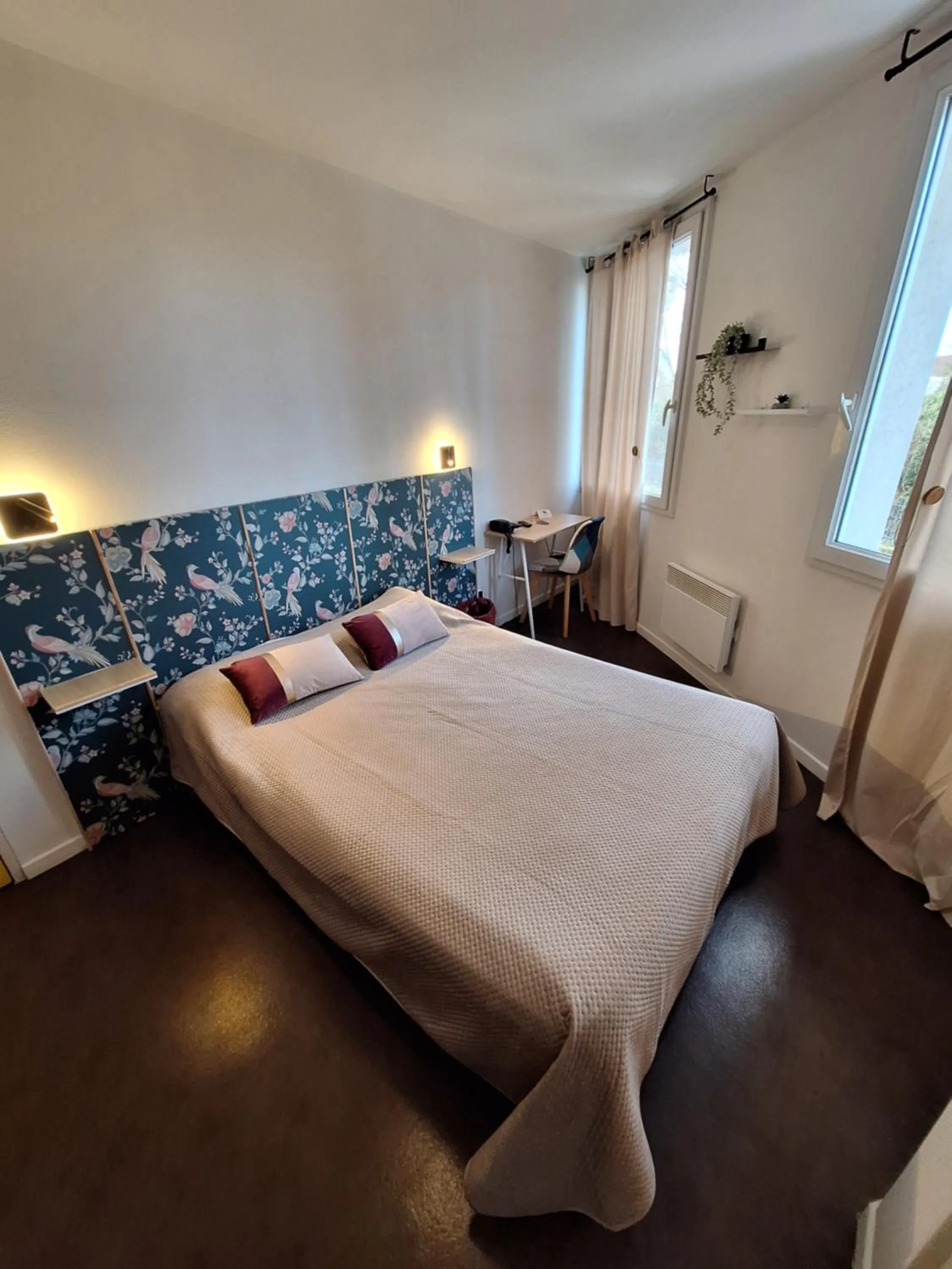 Bed in Hotel Au Bon Sejour