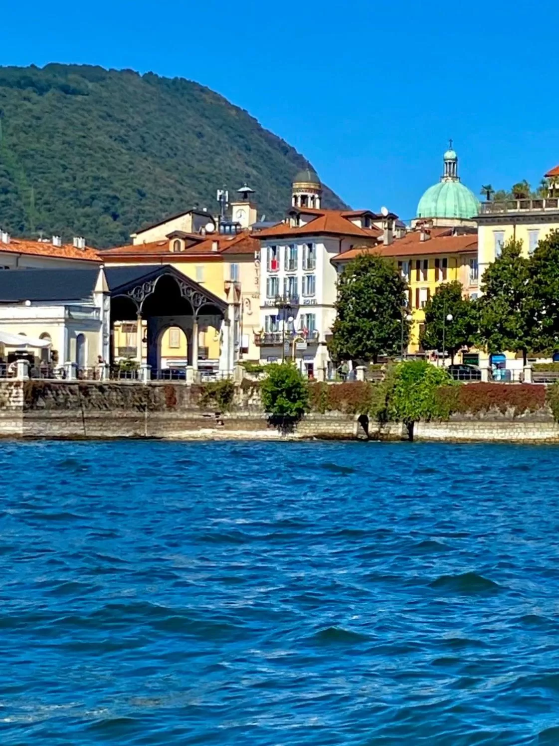Facade/entrance in Intra Hotel