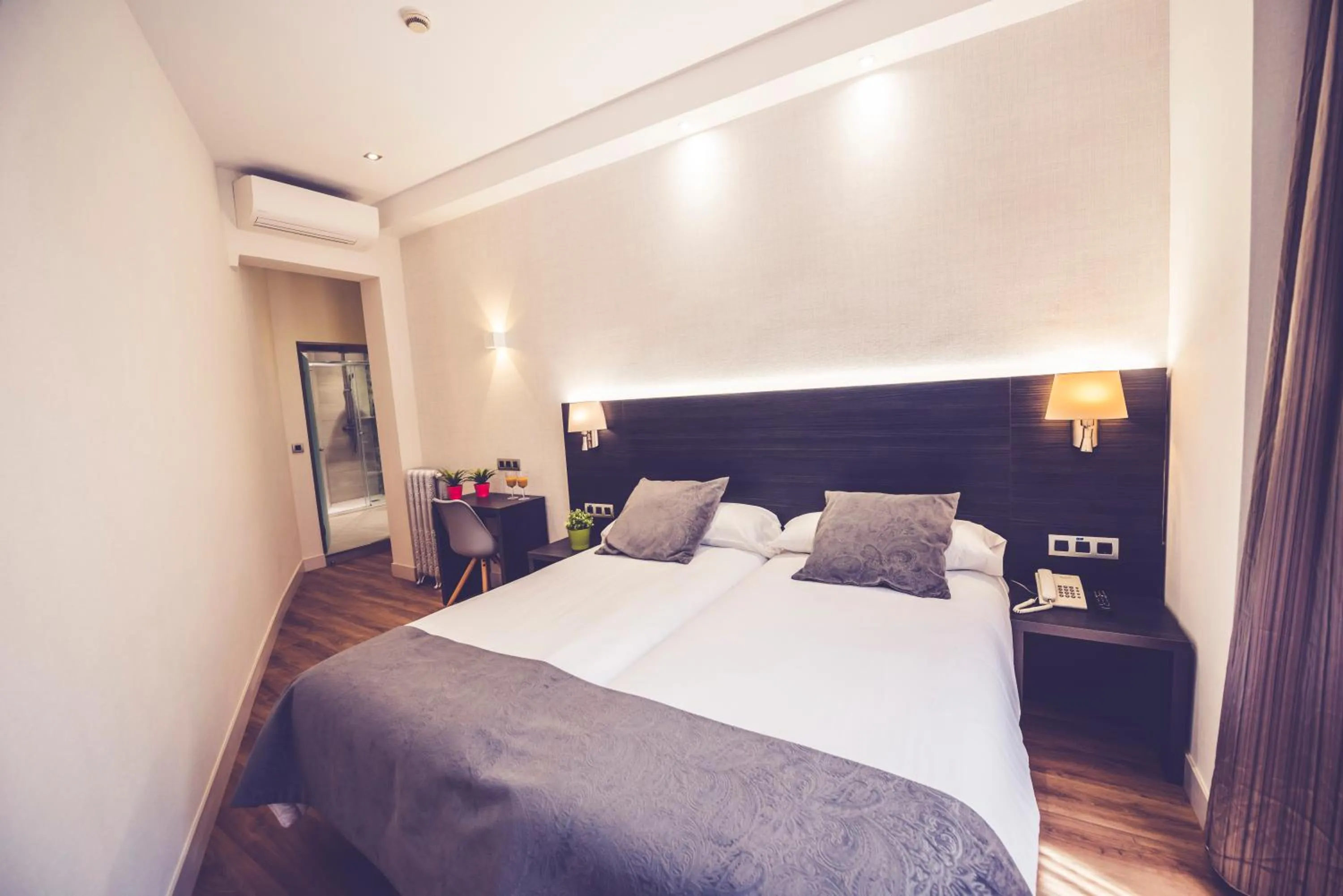 Bedroom, Bed in Hostal Marlasca