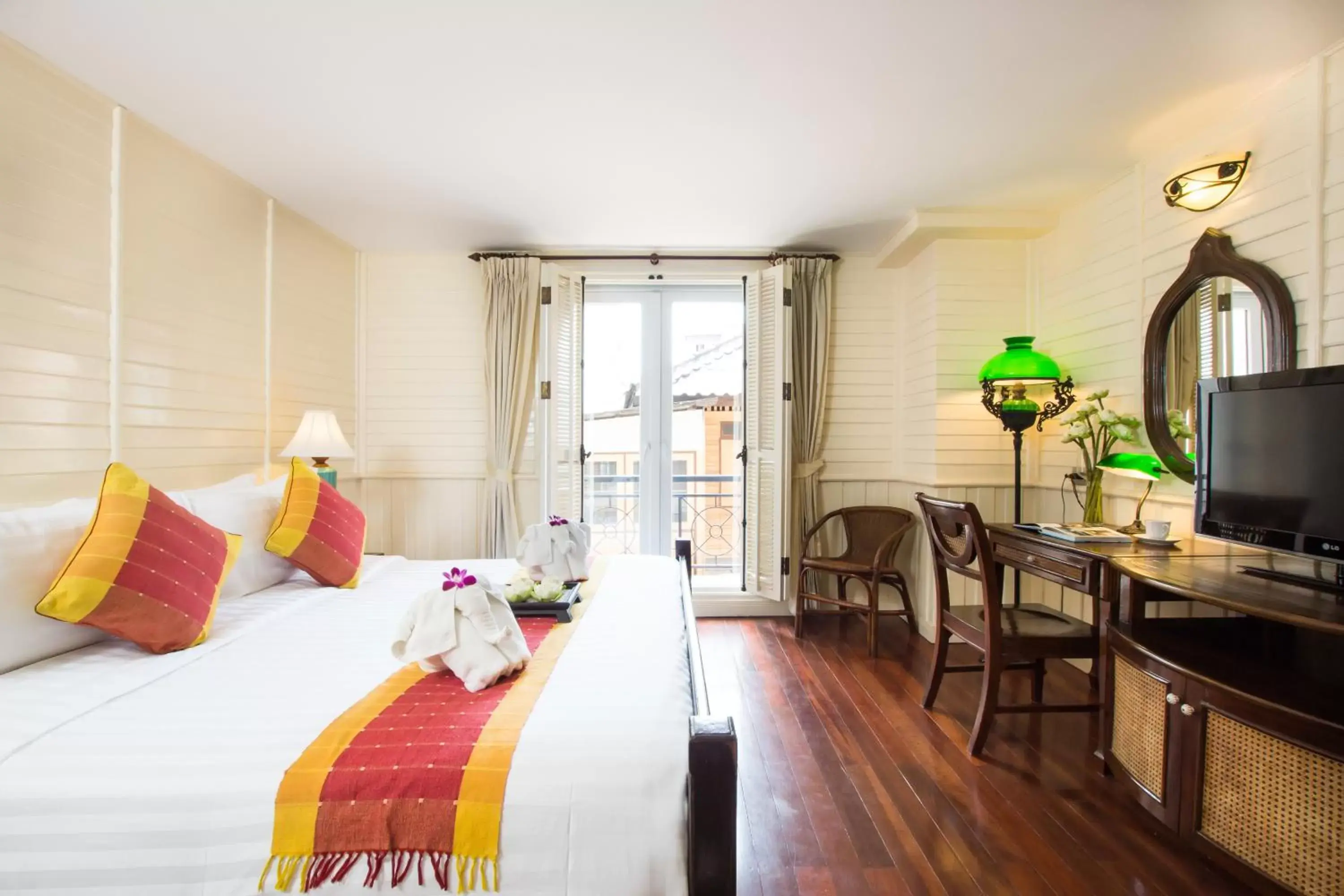 Superior King Room in Buddy Lodge, Khaosan Road Superior King Room in Buddy Lodge, Khaosan Road