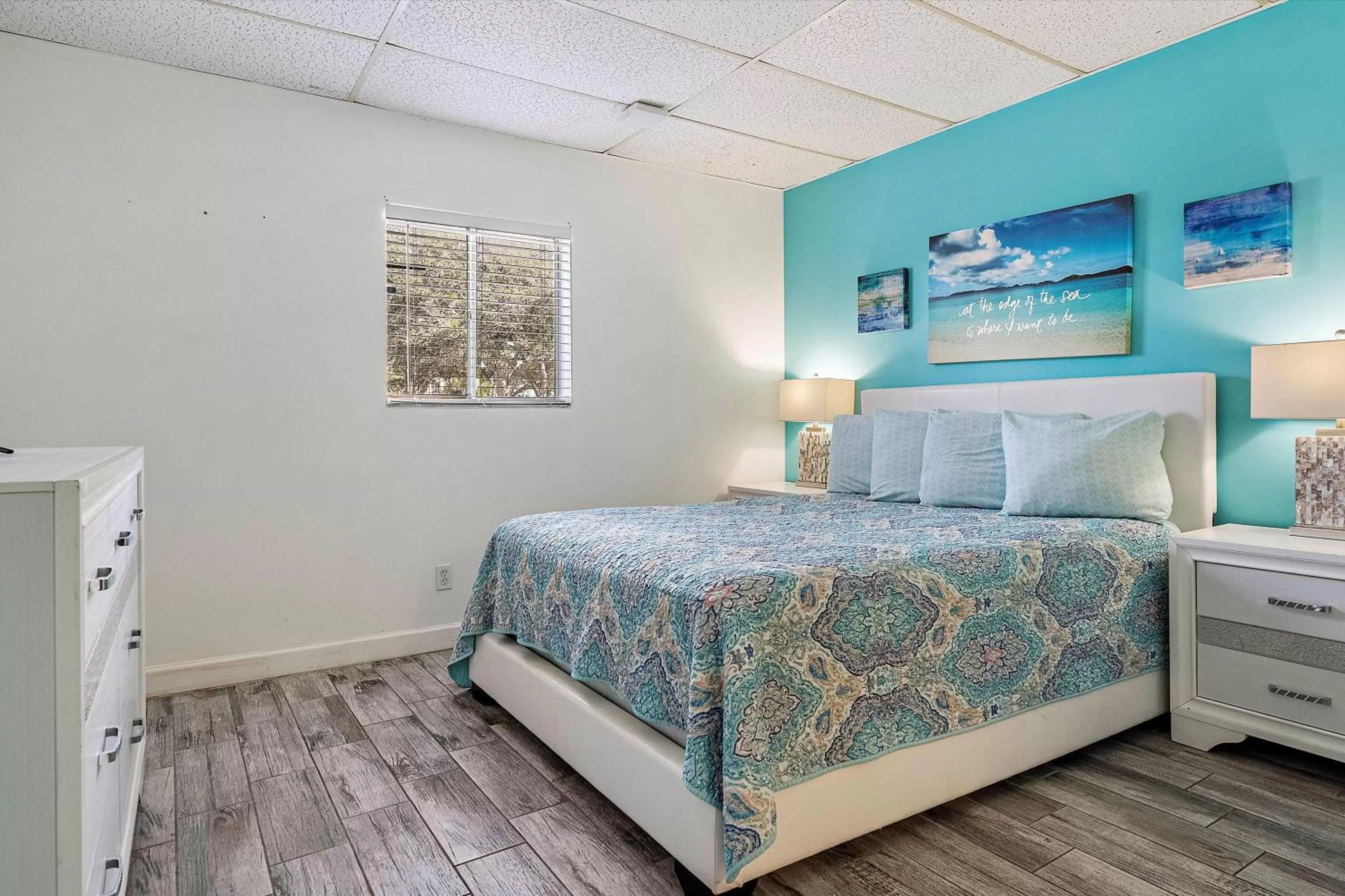 Bed in Malibu Resort Motel