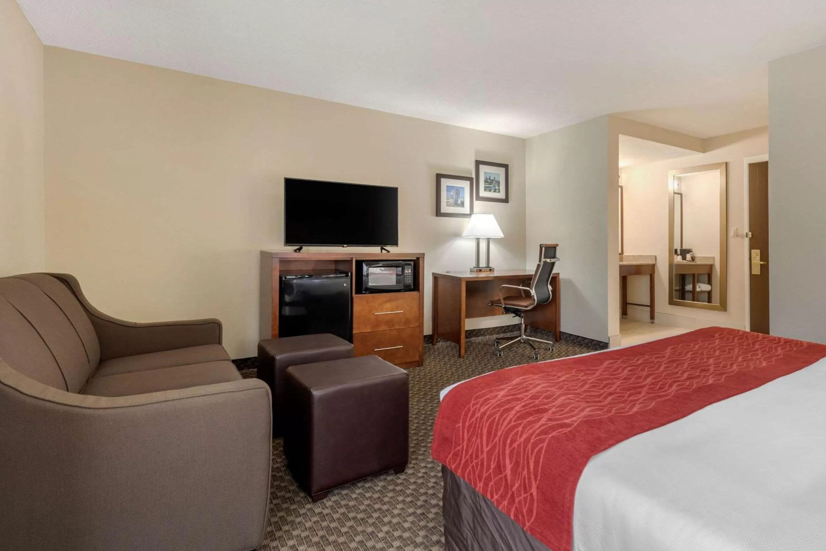 Photo of the whole room, Bed in Comfort Inn Indianapolis South