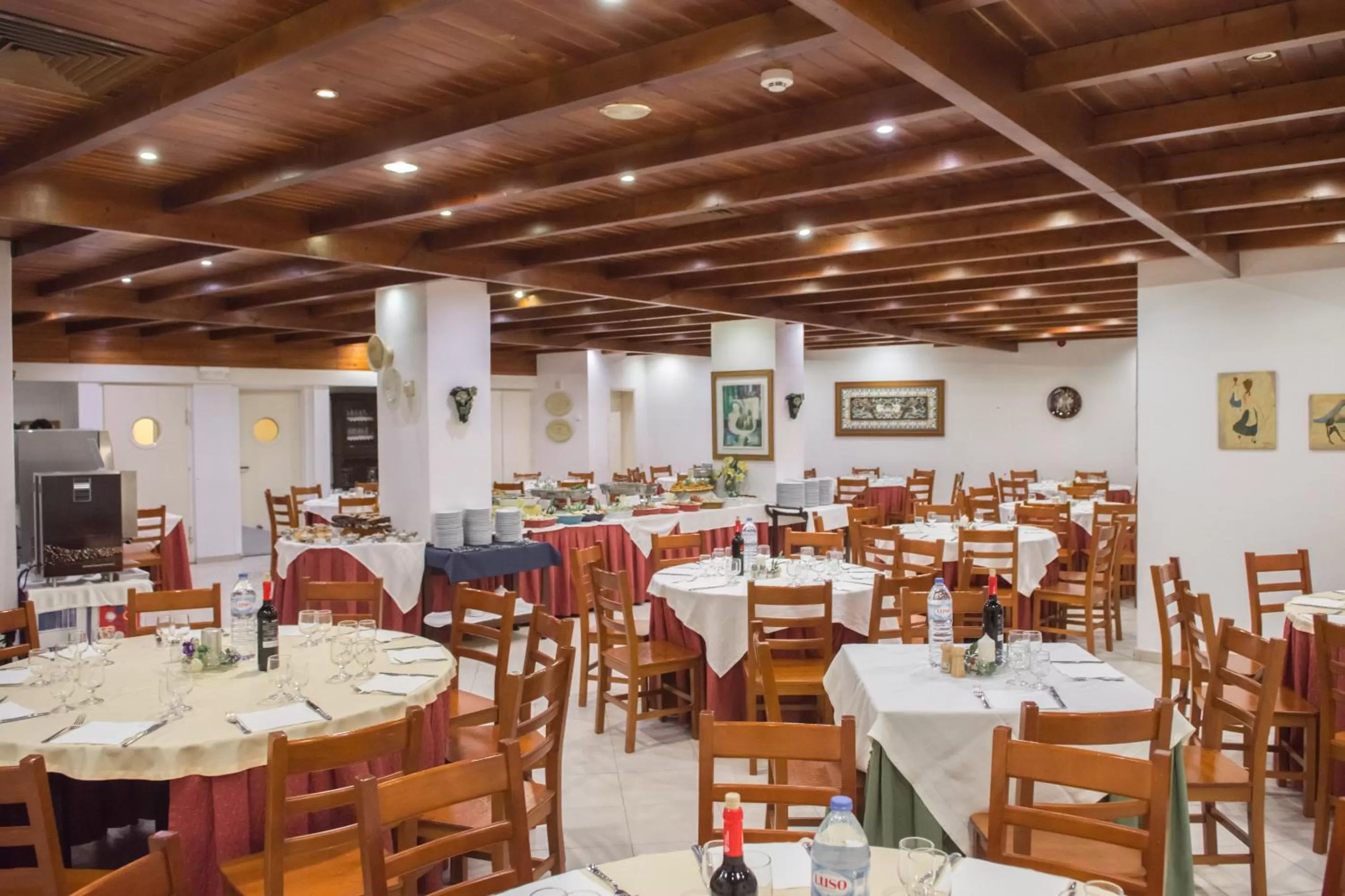 Restaurant/places to eat in Hotel Cristal Caldas