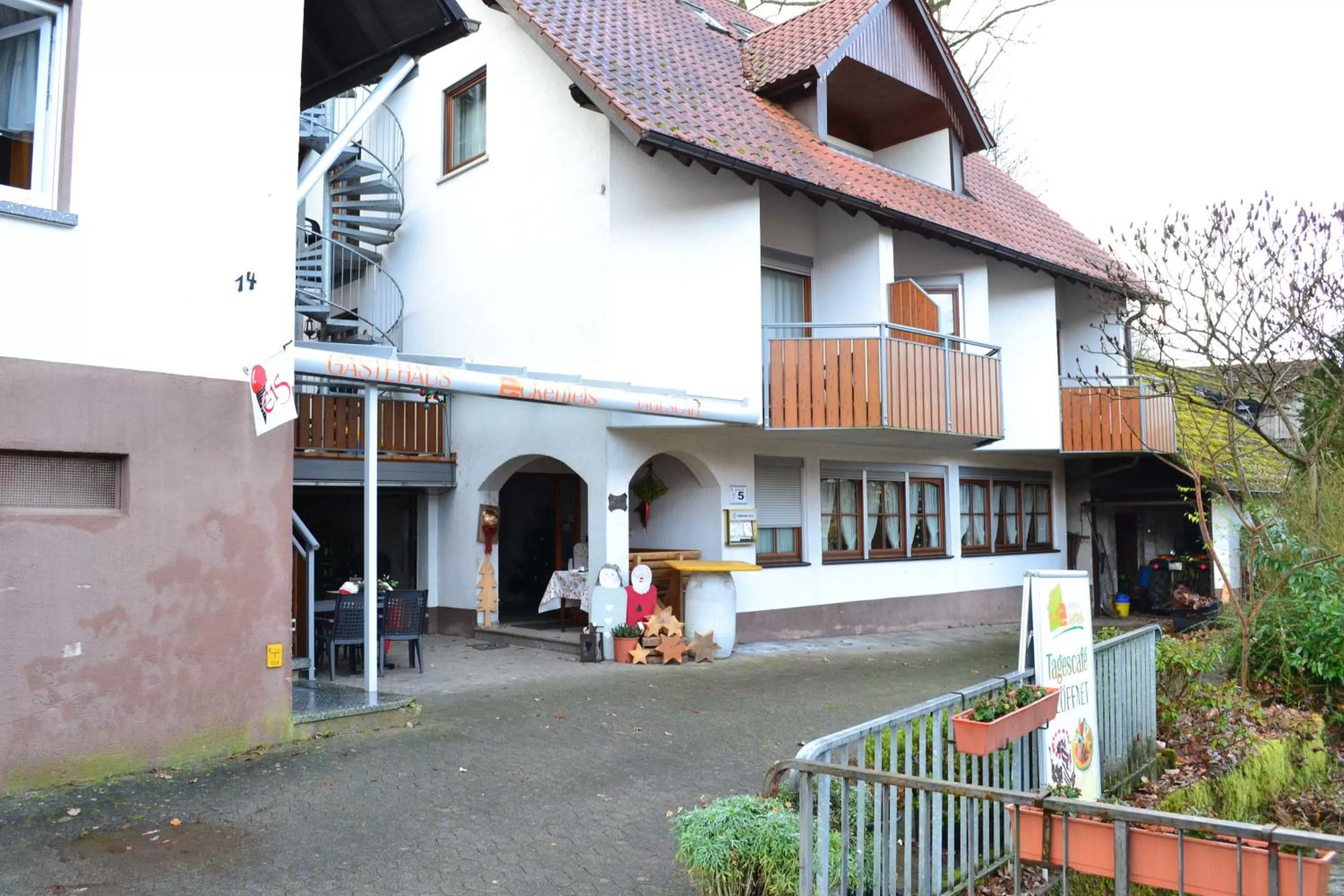 Property Building in Gaestehaus Tagescafe Eckenfels