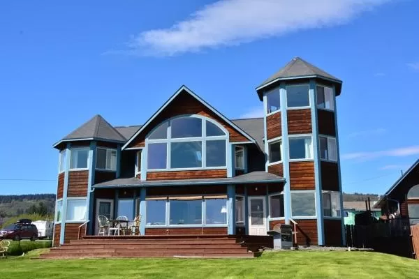 Property Building in Driftwood Inn