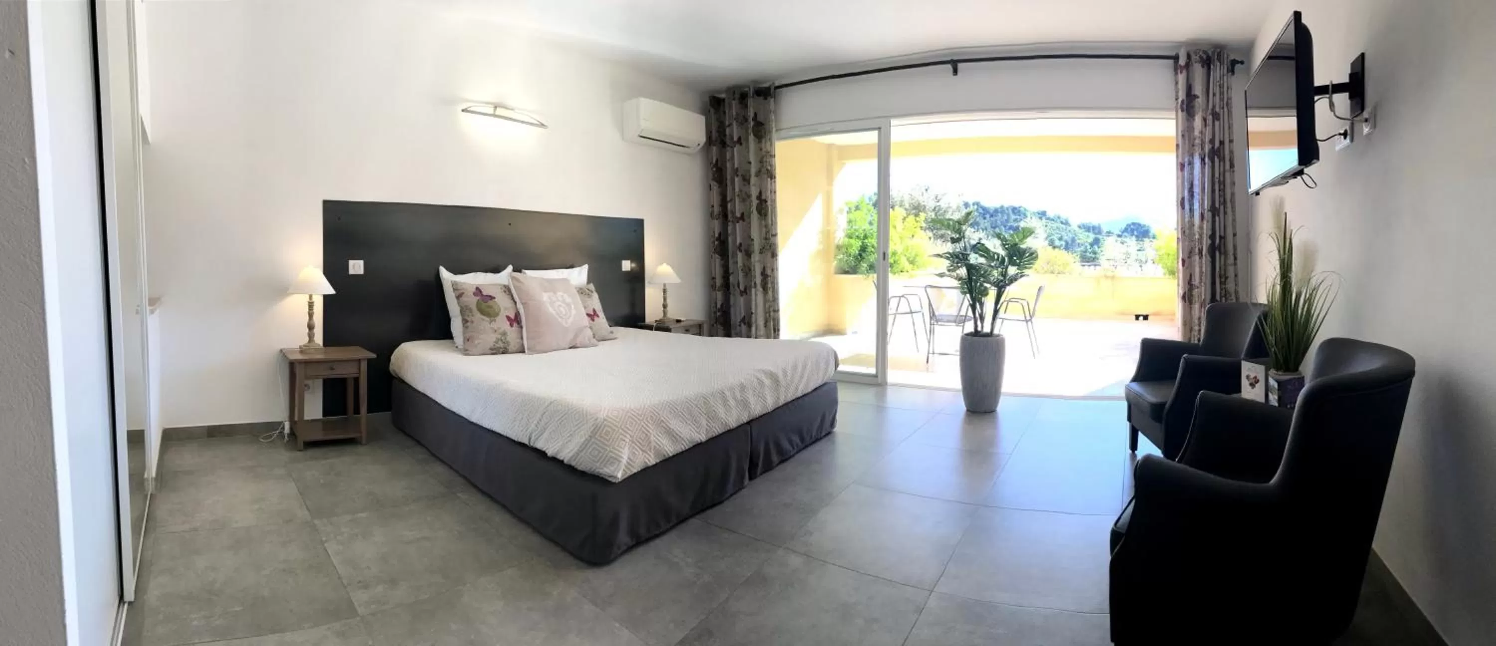 Photo of the whole room, Bed in Clos Saint-Michel Resort & Spa