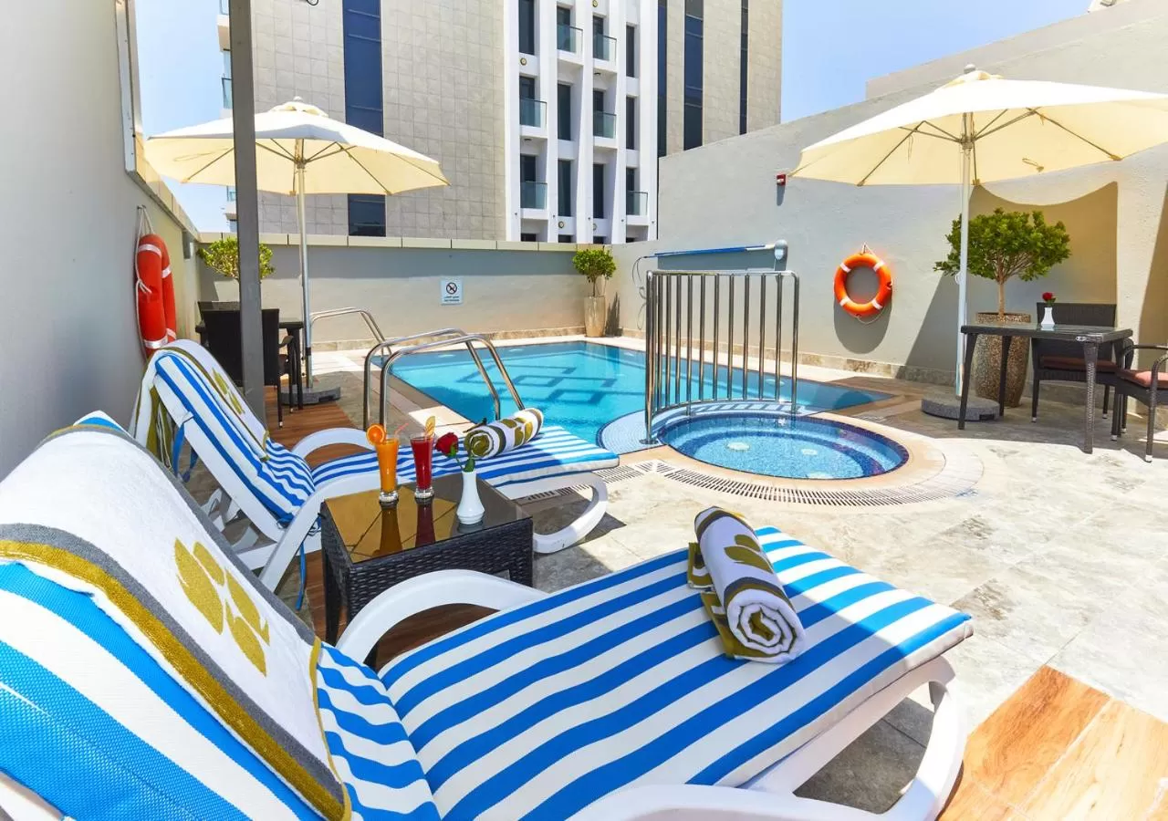 Swimming pool in Rose Plaza Hotel Al Barsha