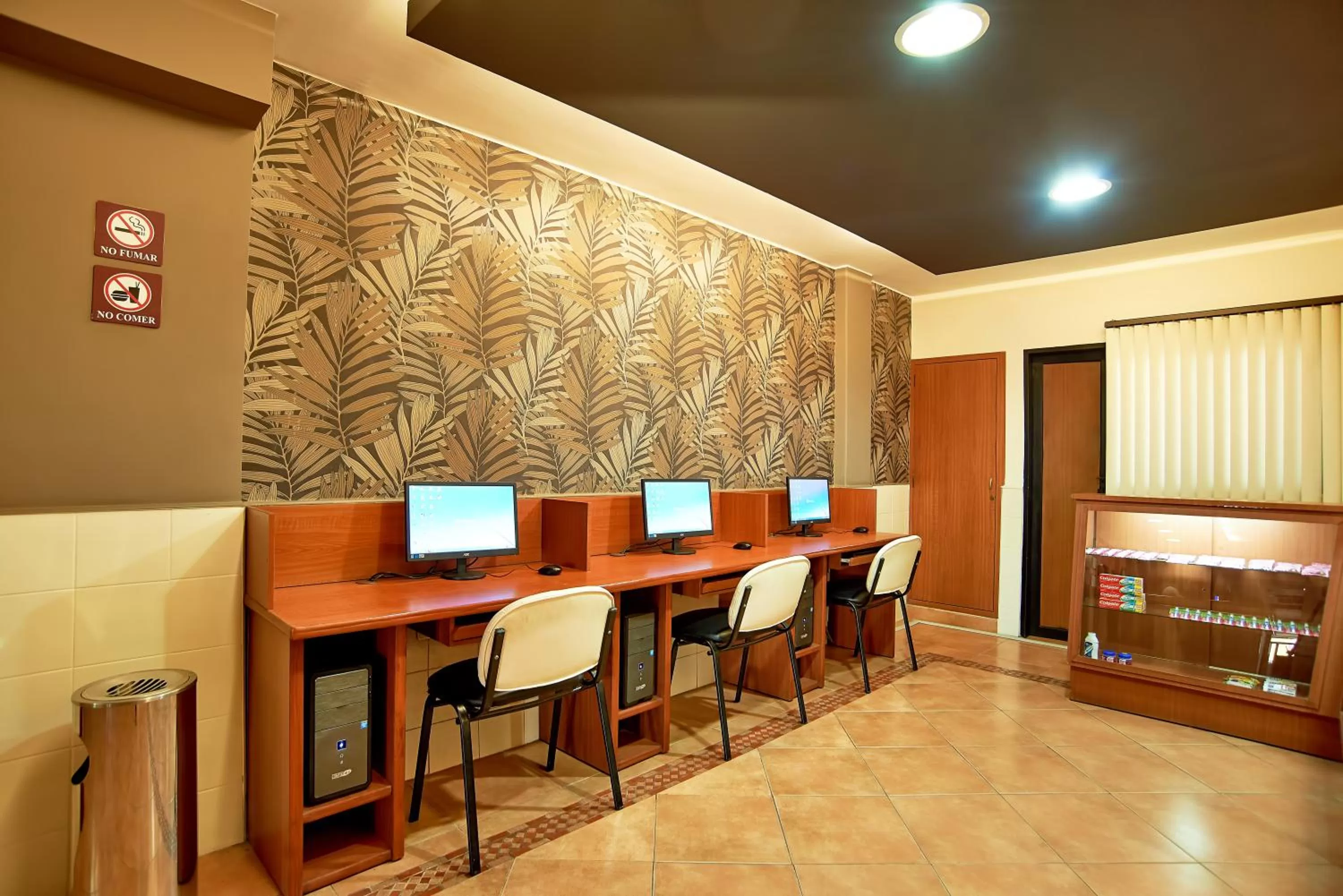 On-site shops in Mar Hotel