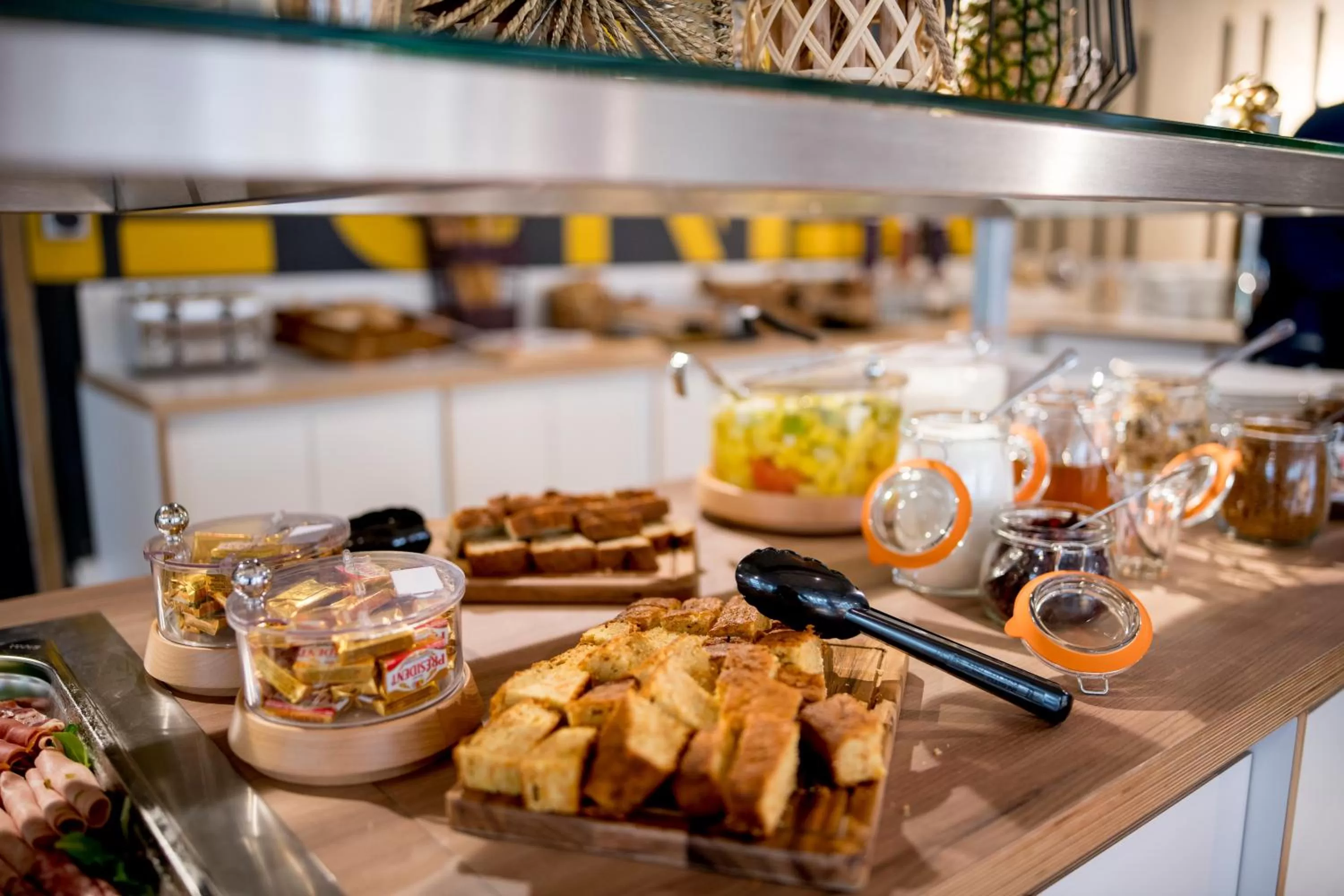 Breakfast in MEININGER Hotel Bordeaux Gare Saint-Jean