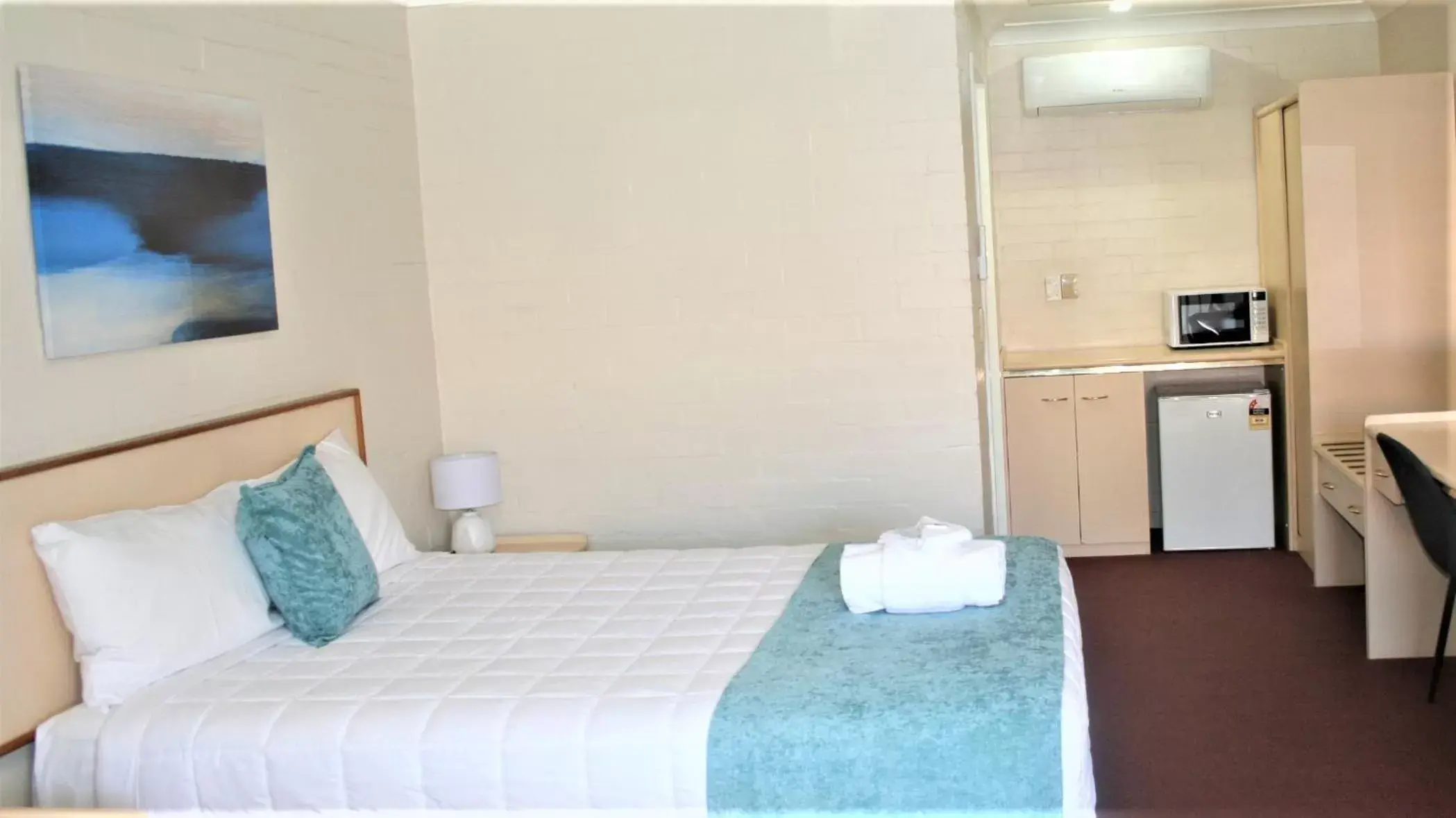 Deluxe Queen Room in Club Motel Armidale Deluxe Queen Room in Club Motel Armidale