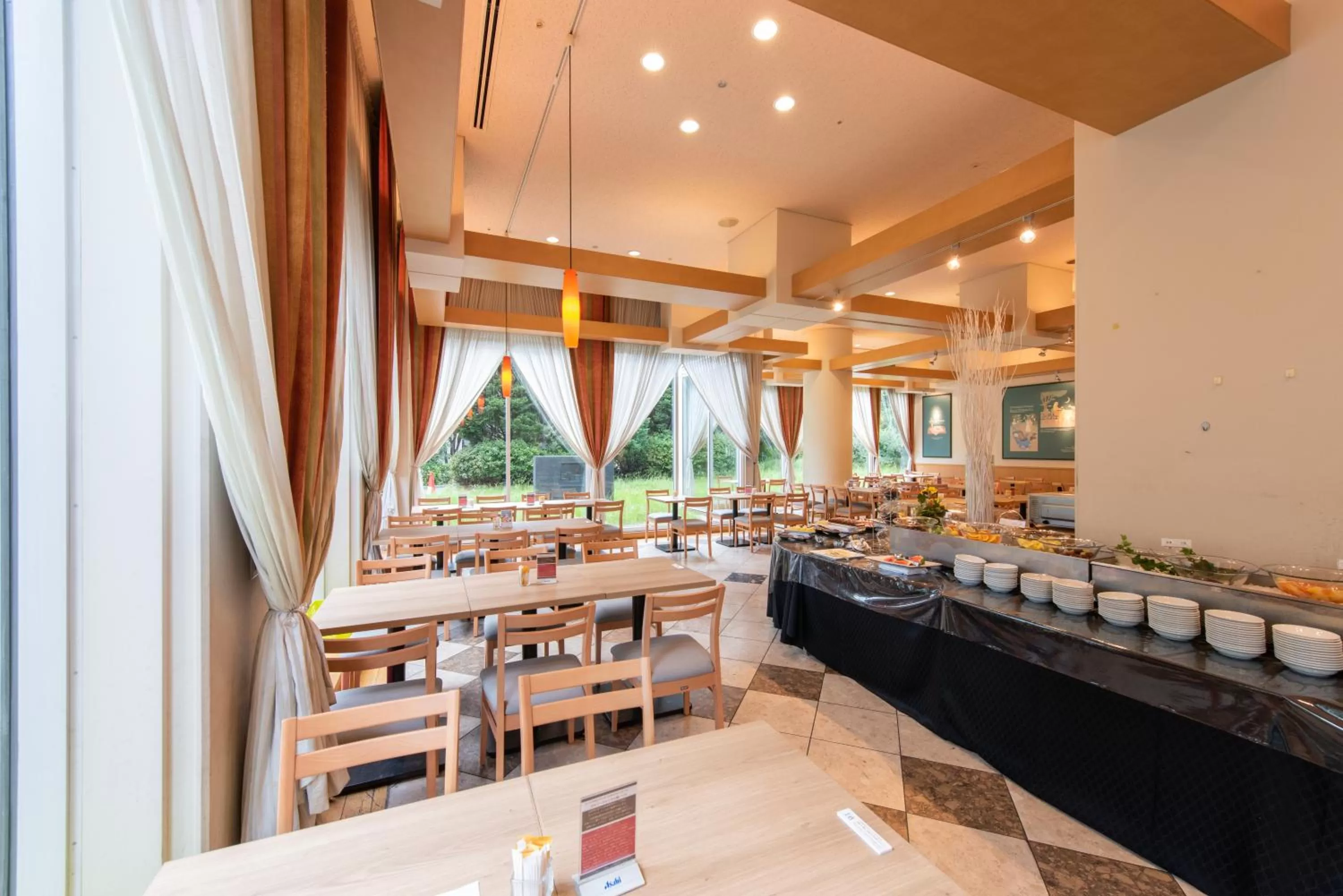 Restaurant/places to eat in Hotel Hewitt Koshien