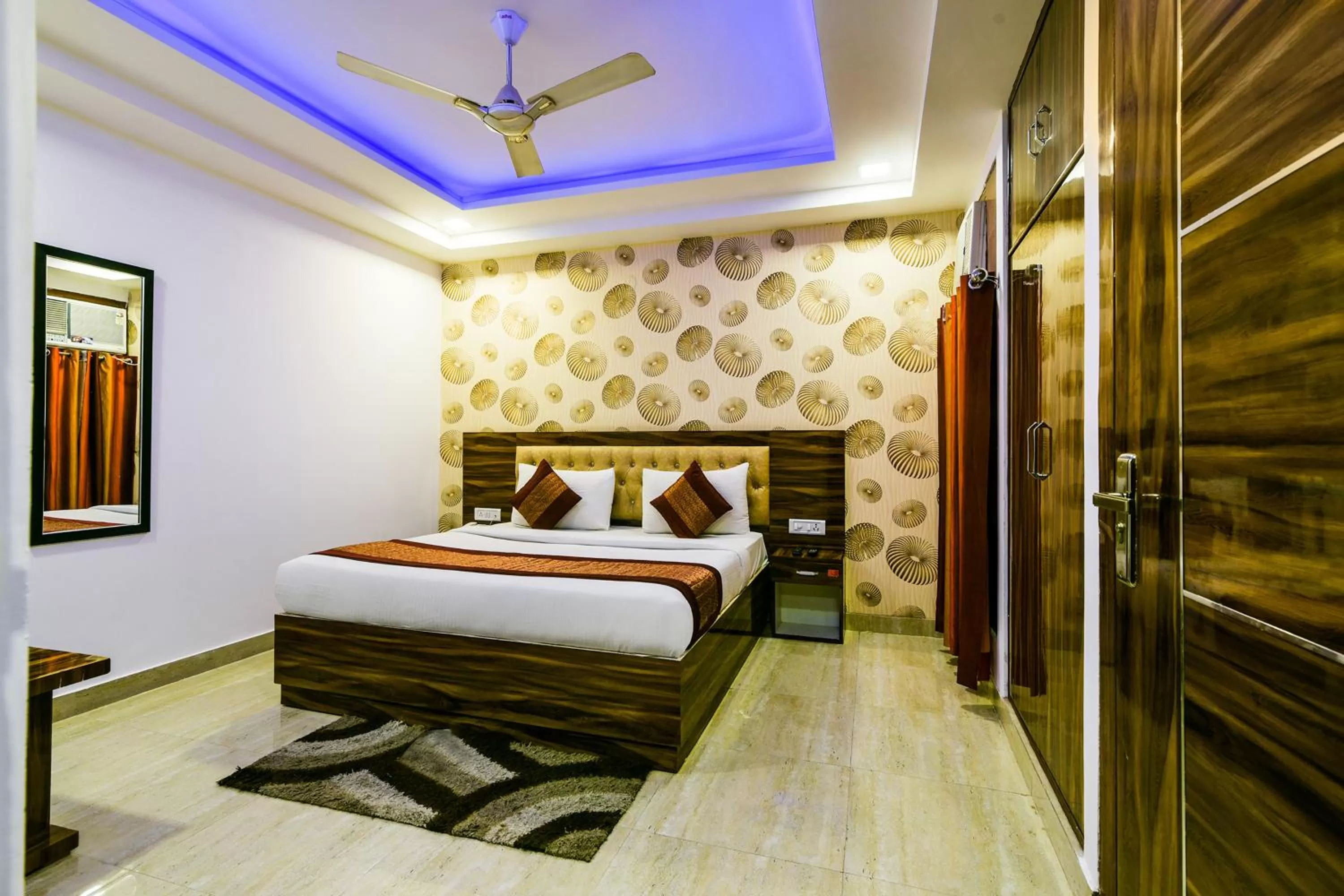 Bed in Hotel Pearl - Mahipalpur Delhi Airport