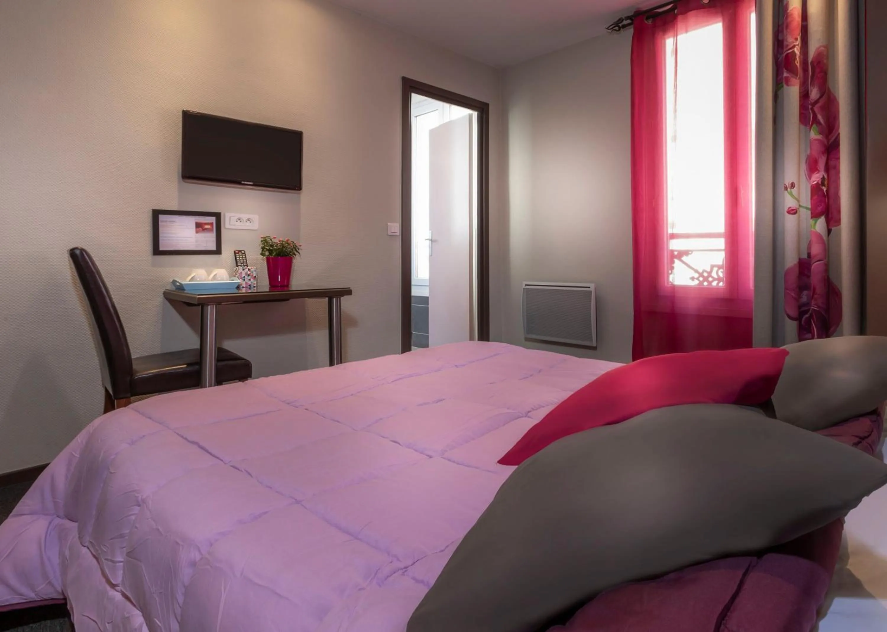 Bed in Hôtel Montsouris Orléans