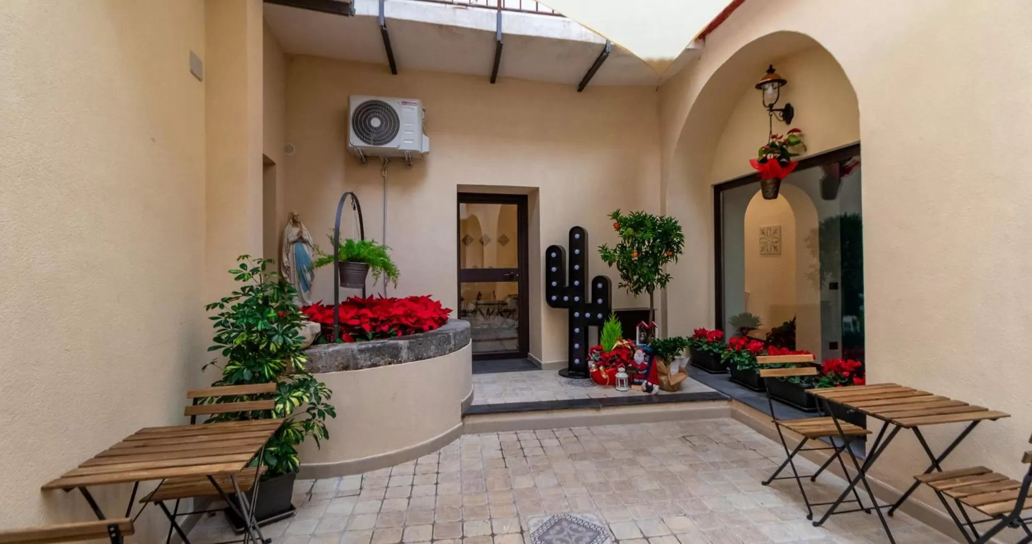 Facade/entrance in Siculis