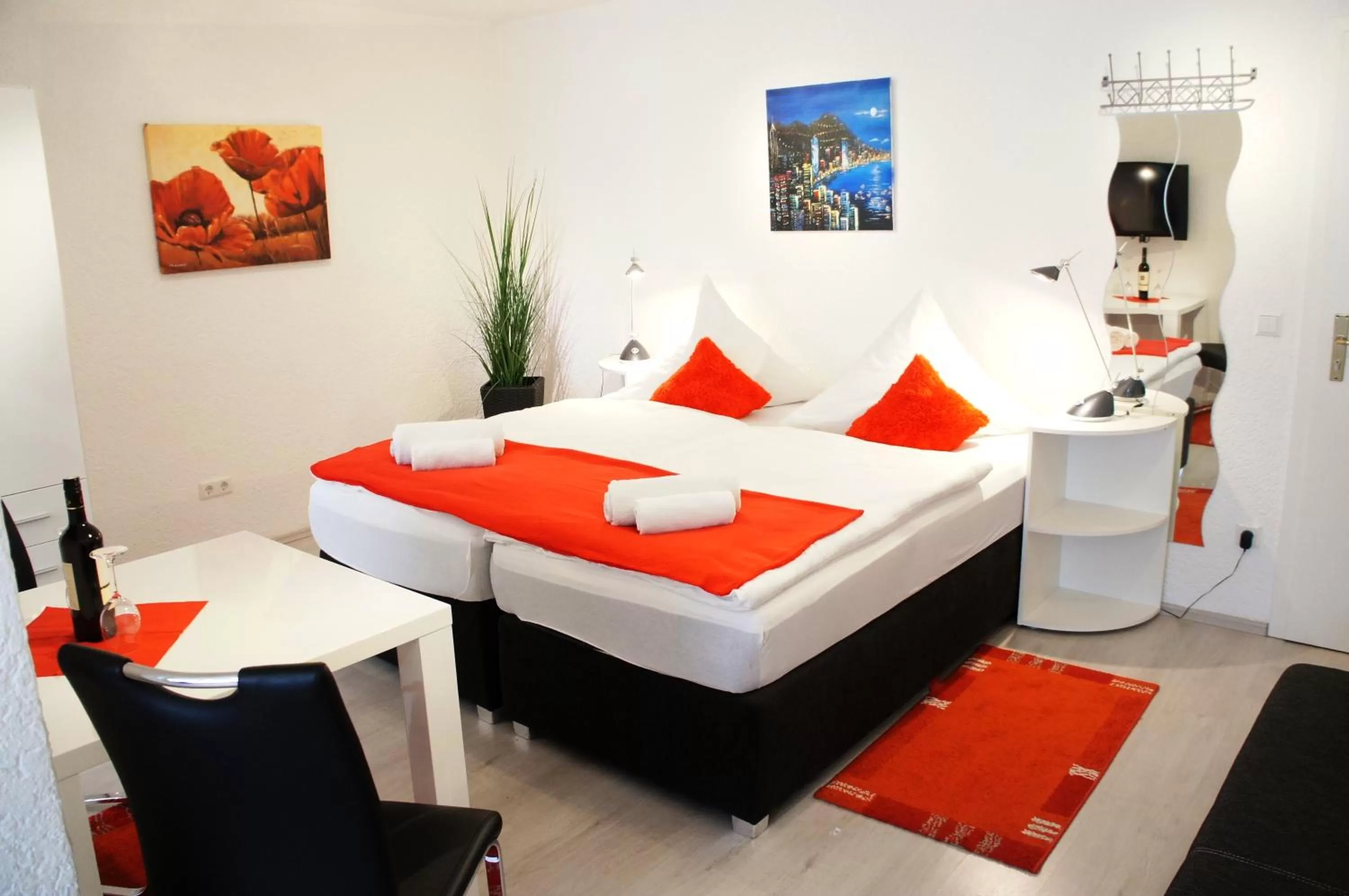 Photo of the whole room, Bed in Hotel Berlin