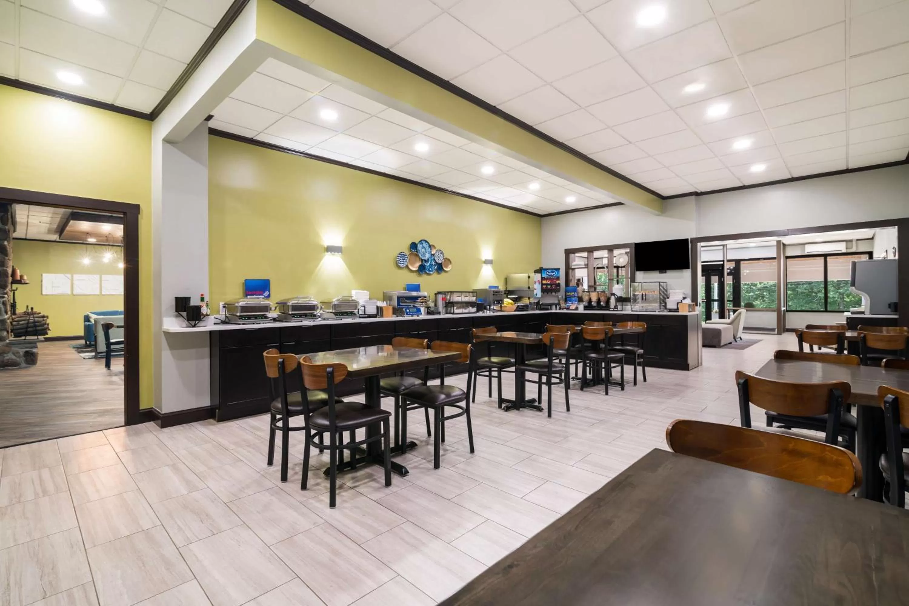 Breakfast in Best Western Plymouth Inn-White Mountains