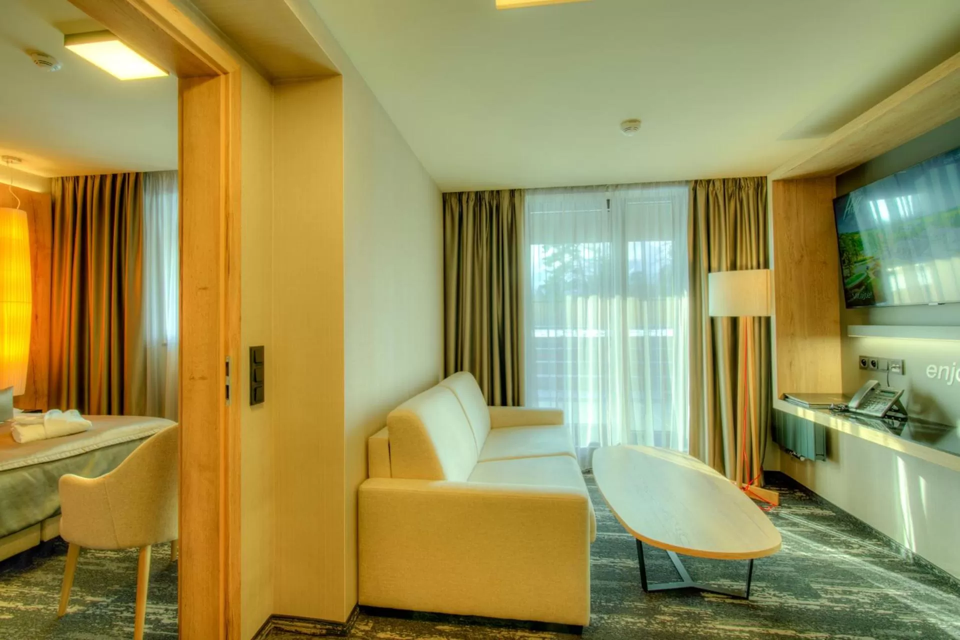 Seating area, Bed in Hotel Hills