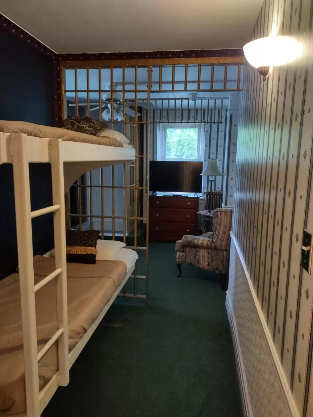 TV and multimedia, Bed in The King George Inn