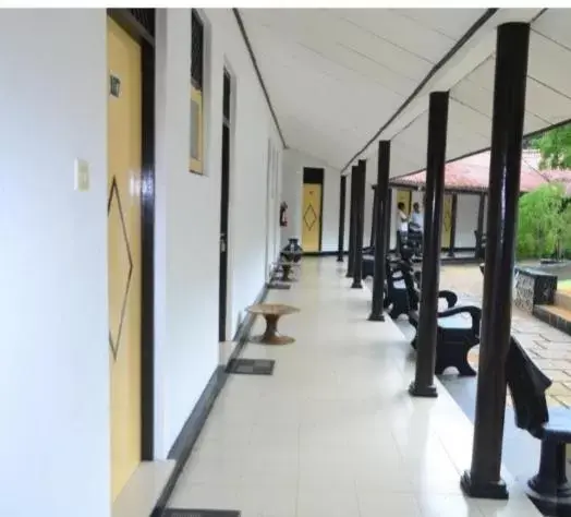 Single Room with Pool View - single occupancy in Jayasinghe Holiday Resort Single Room with Pool View - single occupancy in Jayasinghe Holiday Resort