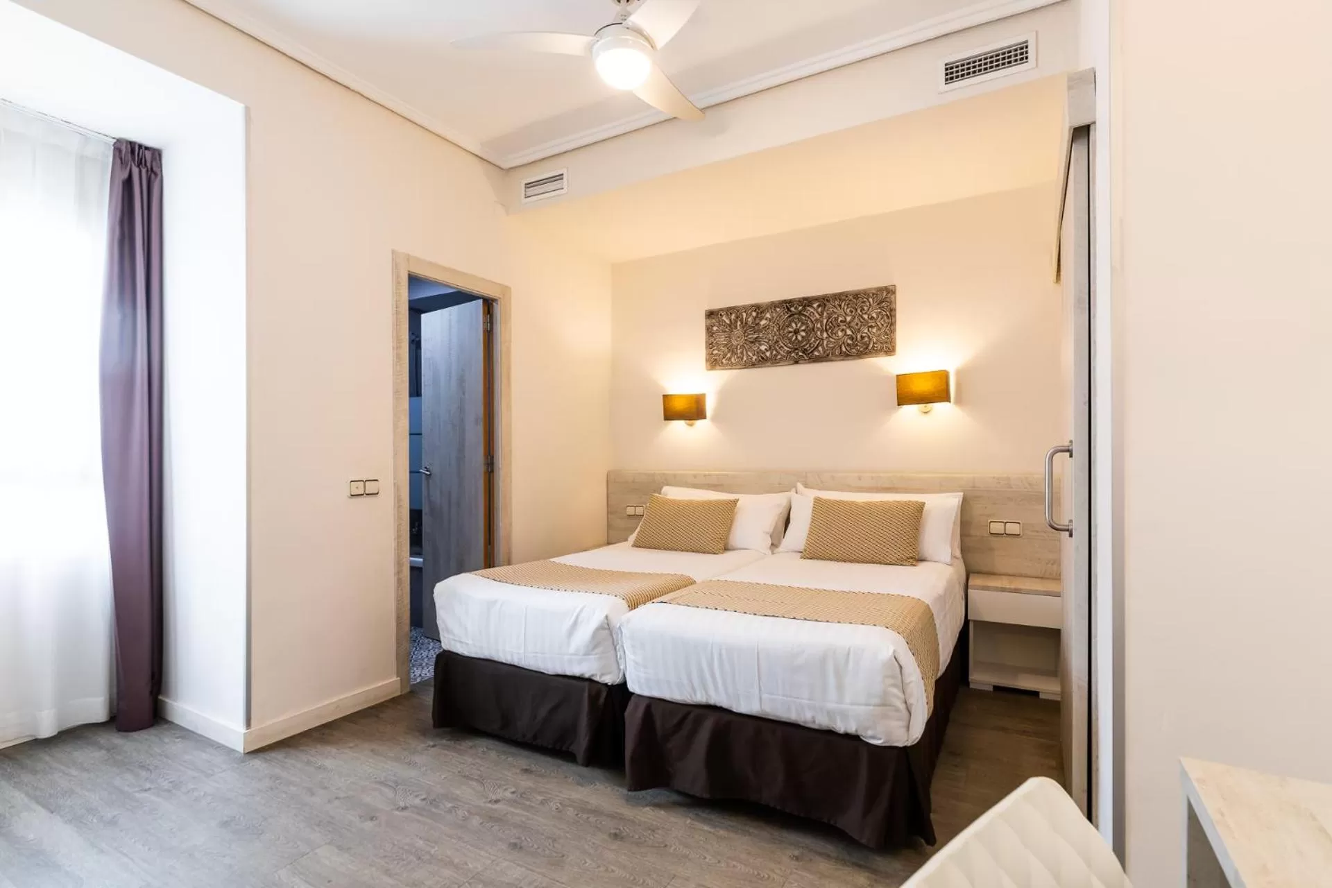 Photo of the whole room, Bed in Sweet Hotel Continental