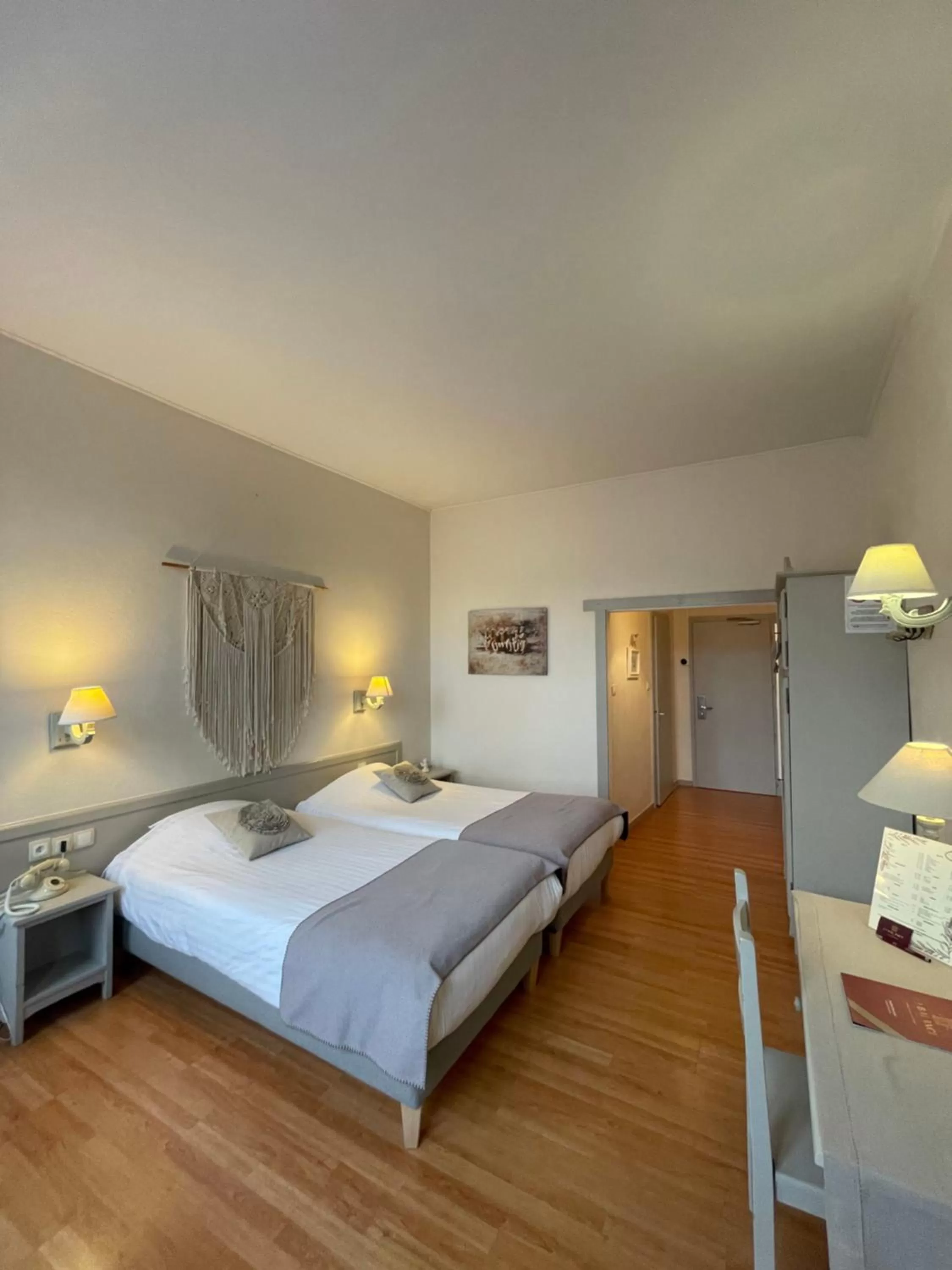 Bedroom, Bed in The Originals Boutique, Hôtel de la Balance, Montbéliard