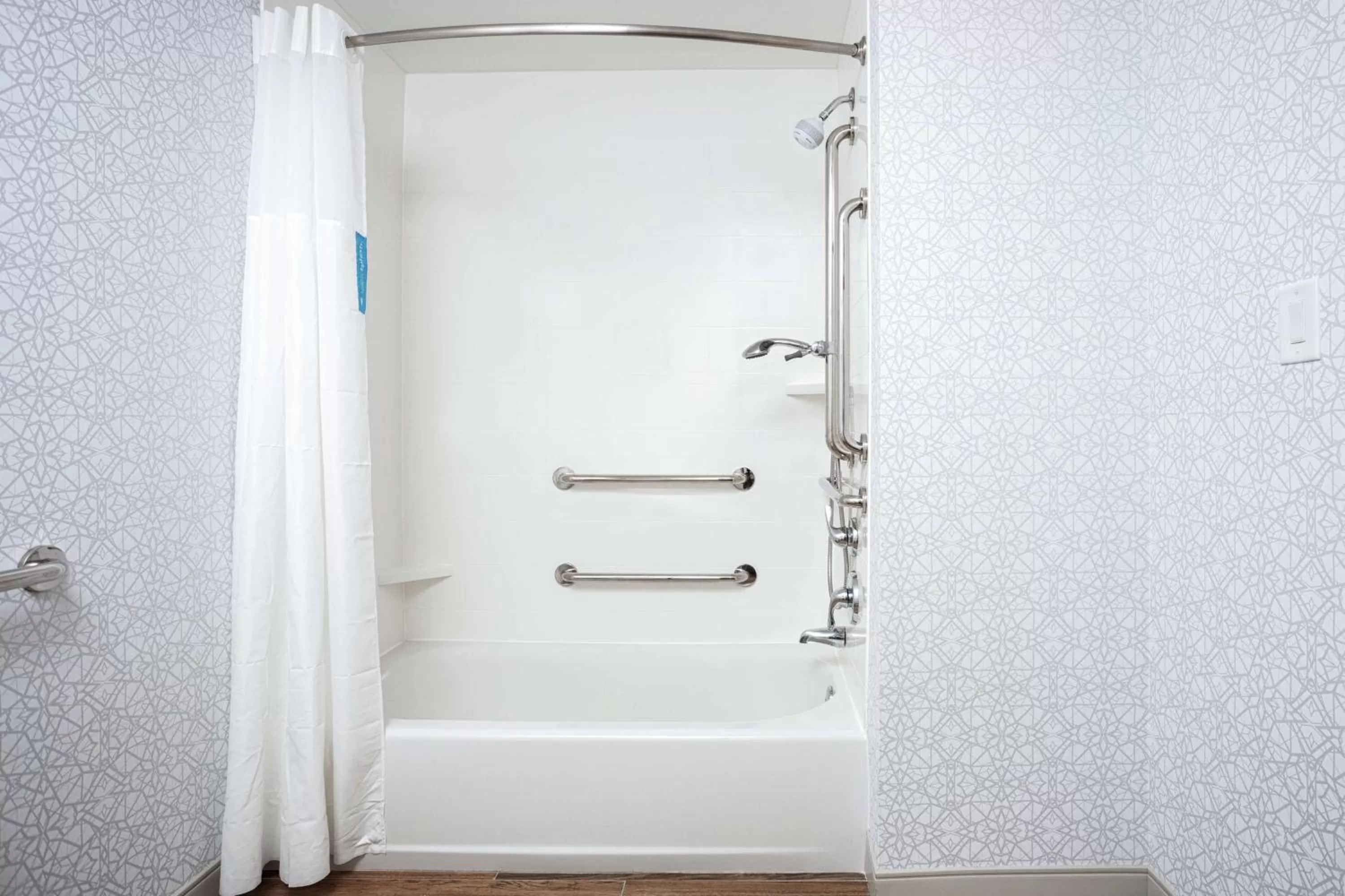 Bathroom in Hampton Inn Kingsport