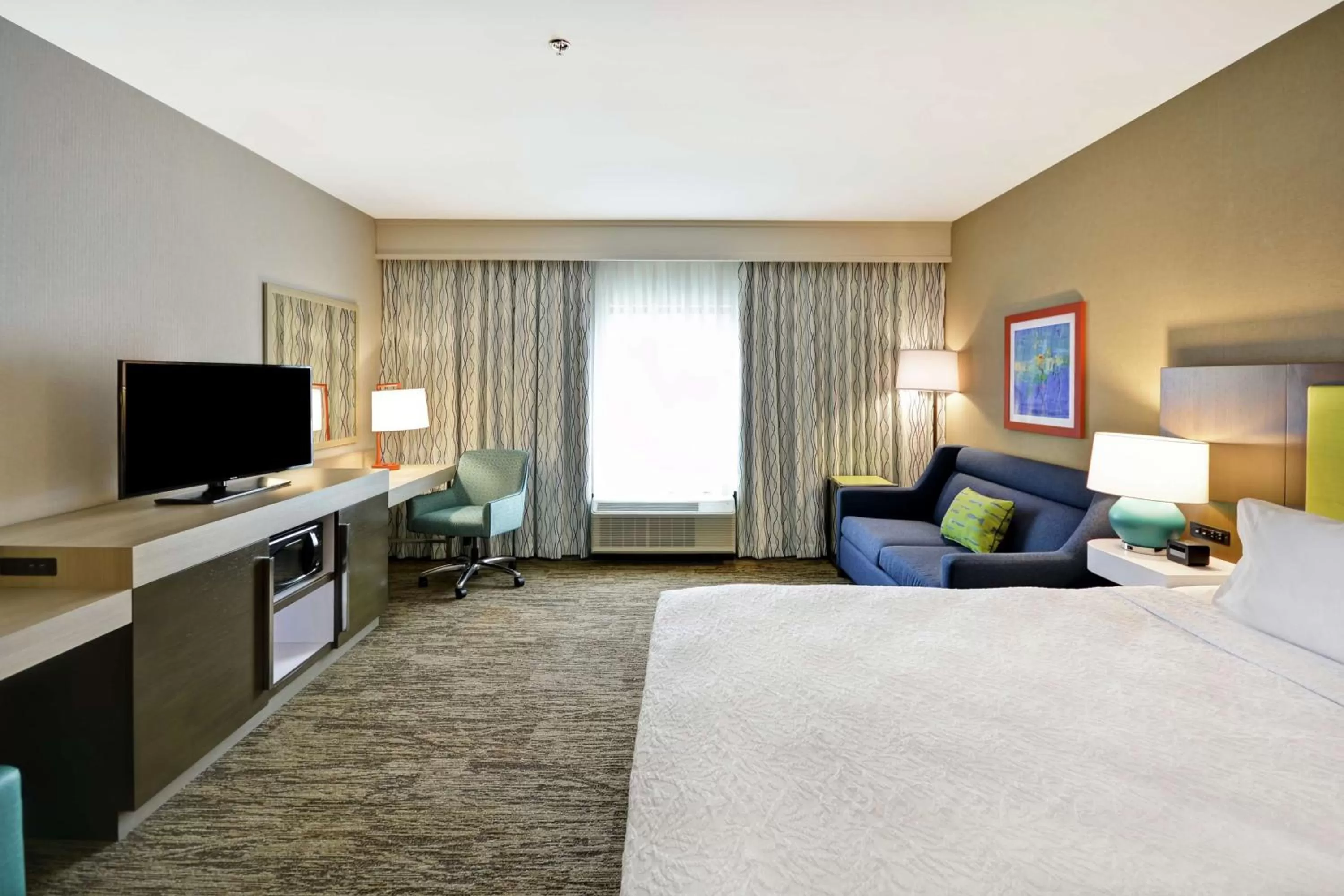 Bedroom, Bed in Hampton Inn & Suites Grants Pass