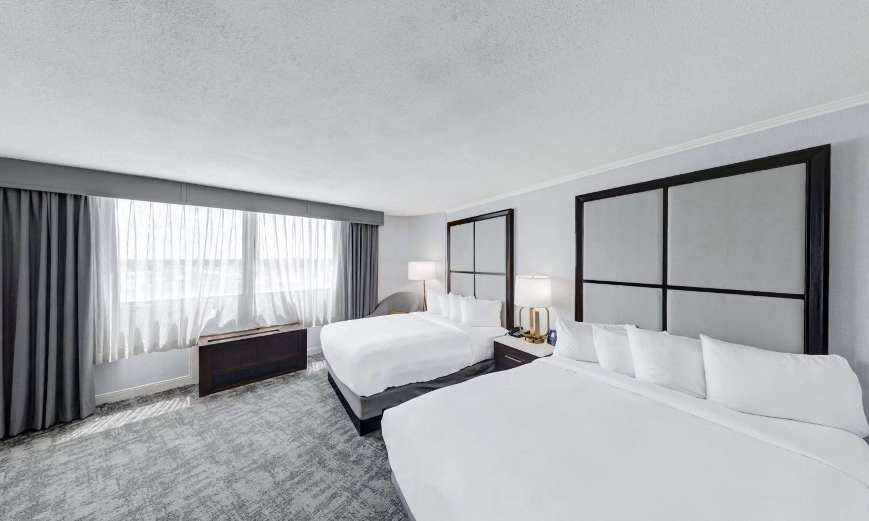 Bed in Hilton Chicago/Oak Lawn